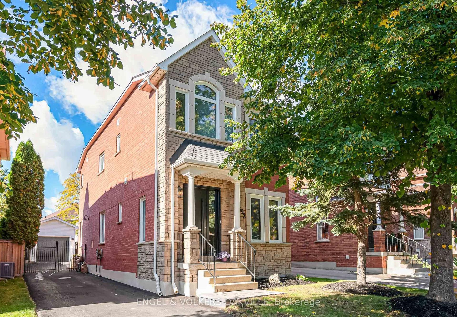 2592 Castle Hill Crescent, Oakville — Detached for sale, photo 1