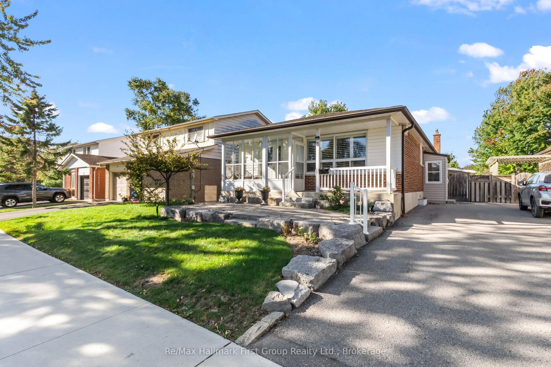 8 Calais Street, Whitby — Detached for sale, photo 1