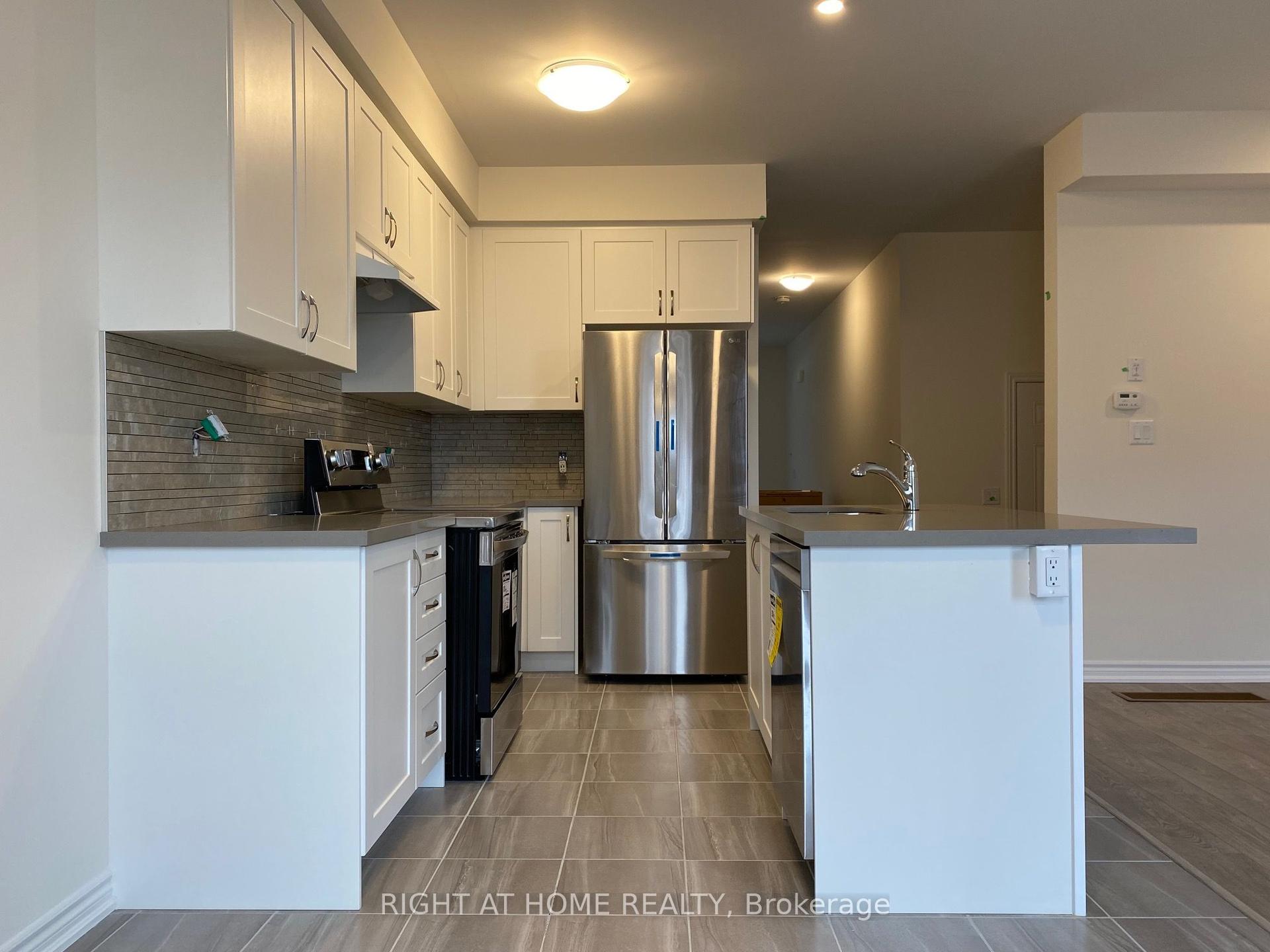 2250 Grainger Loop, Innisfil — Townhouse for lease, photo 1