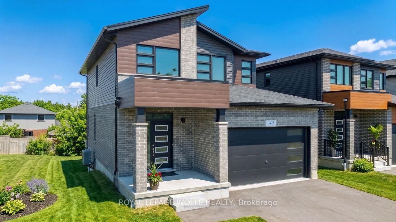 40 Moon Crescent — photo 1