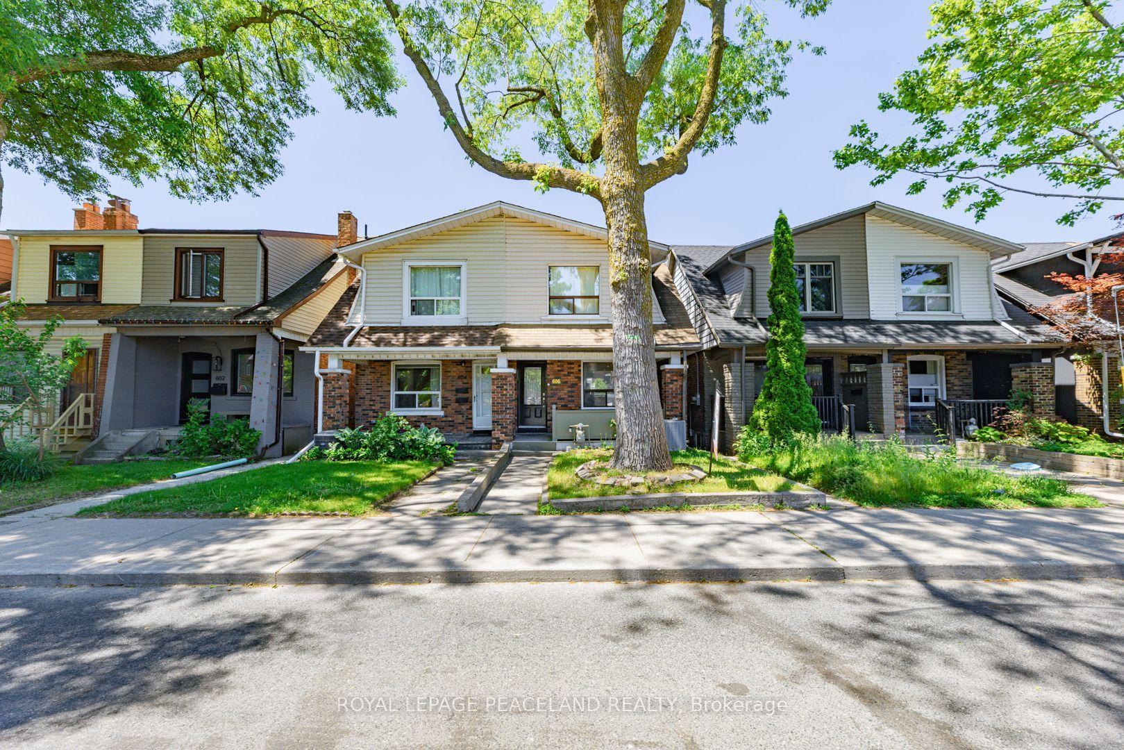 606 Coxwell Avenue — photo 1