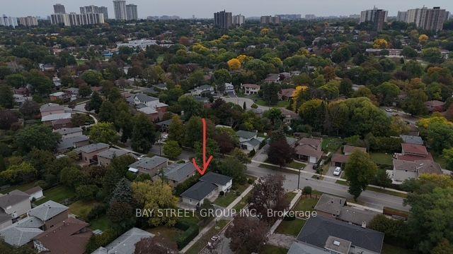 1 Lesgay Crescent, Toronto — Detached for sale, photo 1