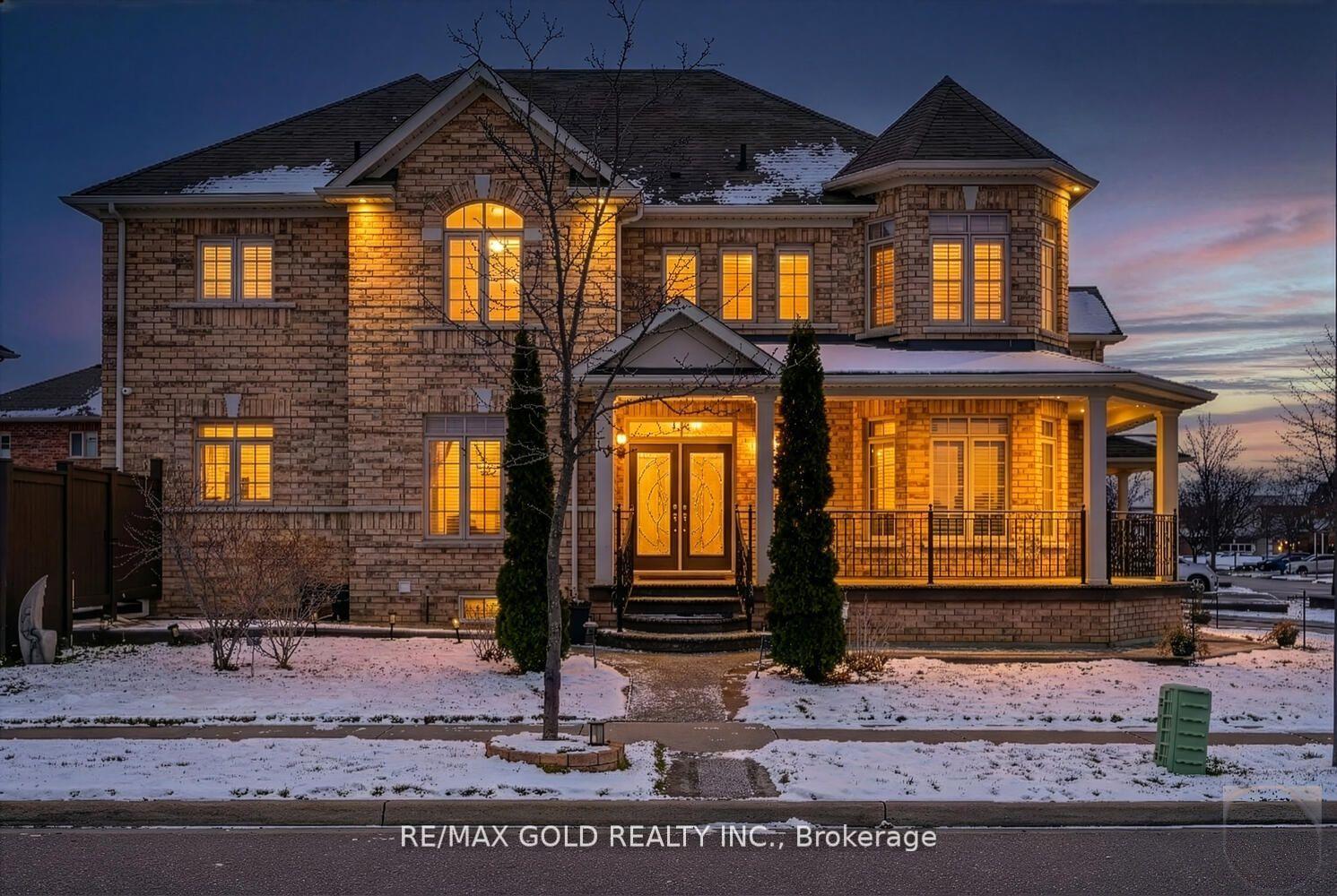 15 Vanwood Crescent — photo 1