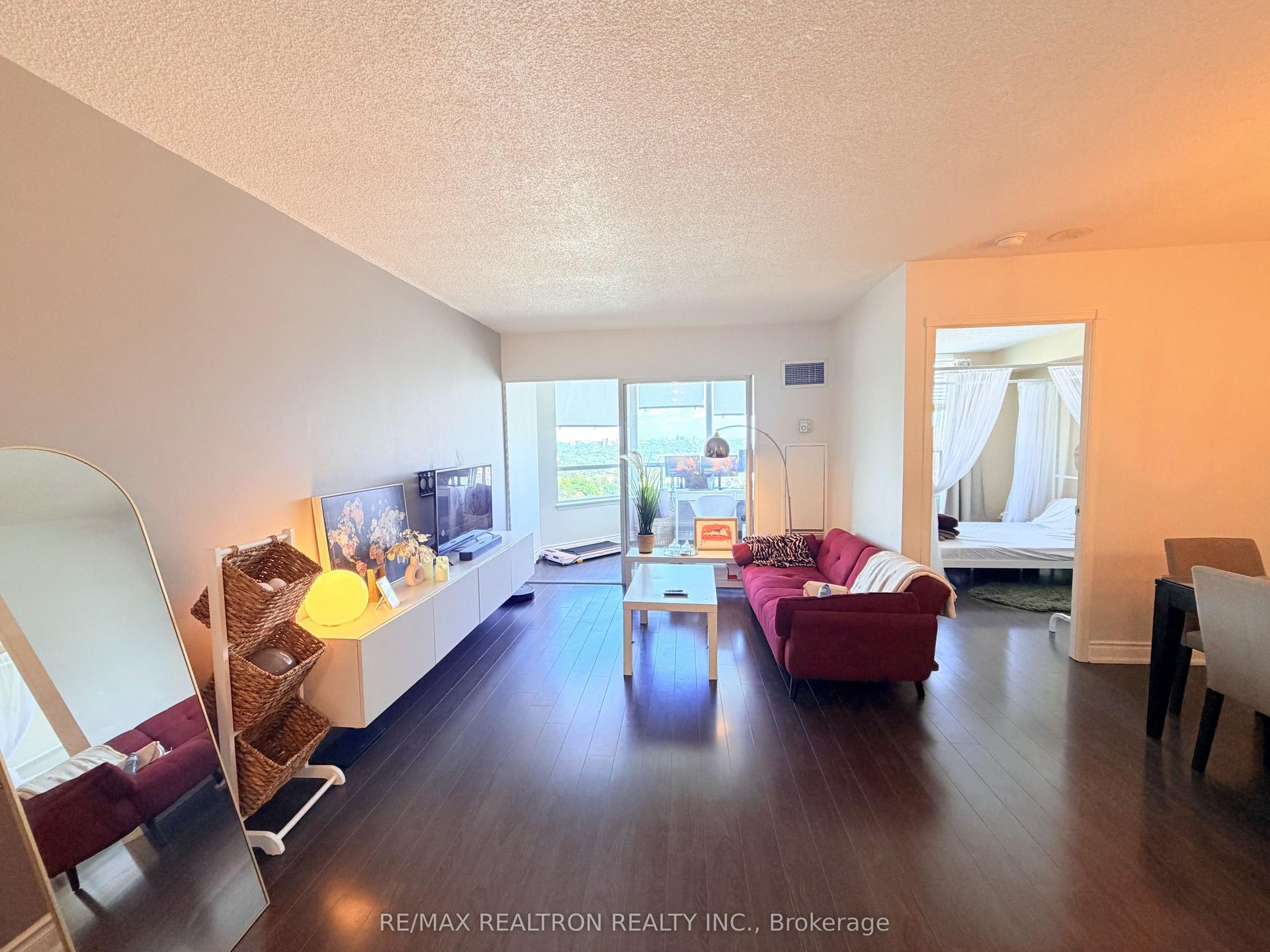 135 Hillcrest Avenue 2015 #2015, Mississauga — Condo for lease, photo 1