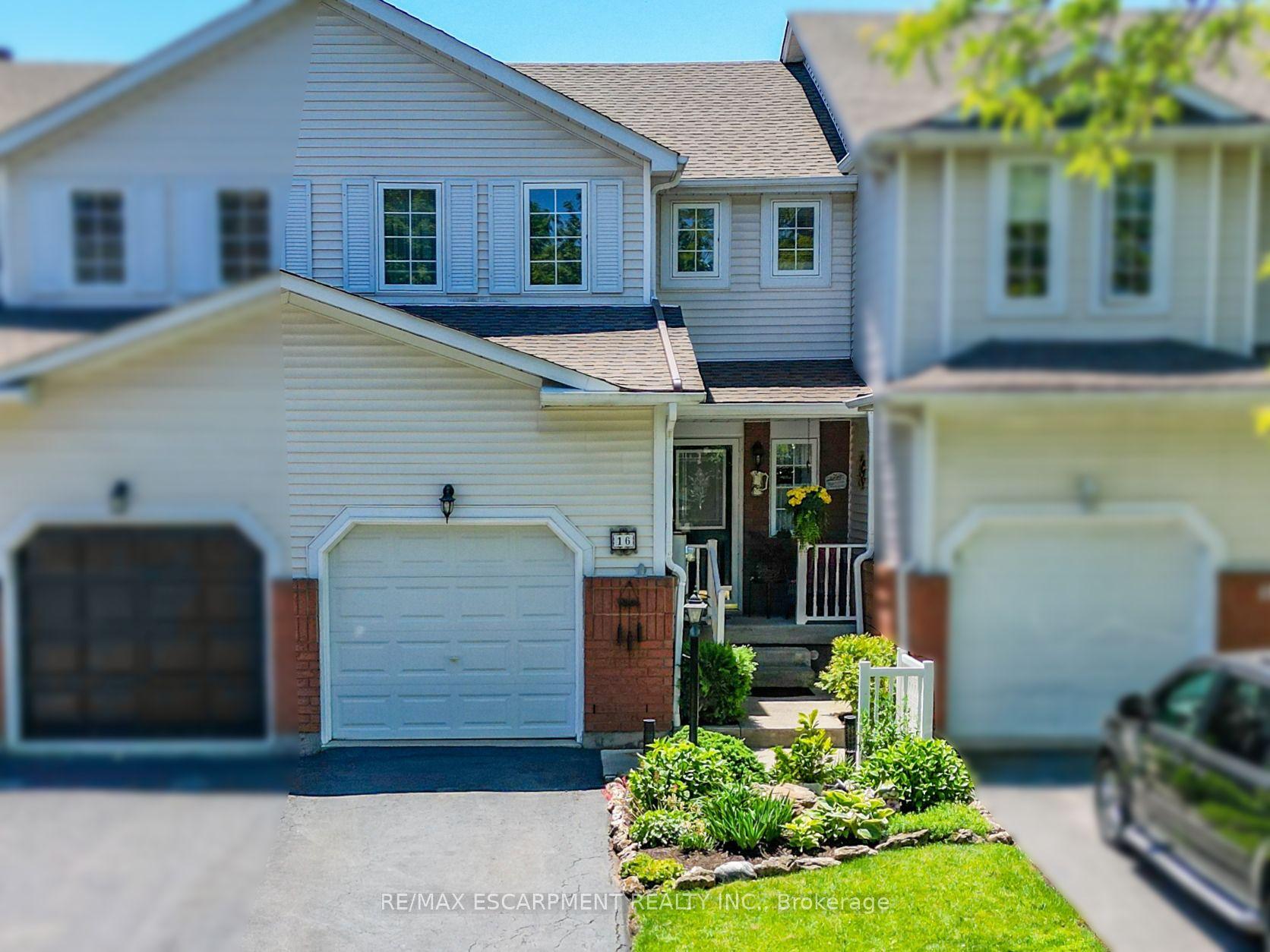 16 Walker Court, Grimsby — Townhouse for sale, photo 1