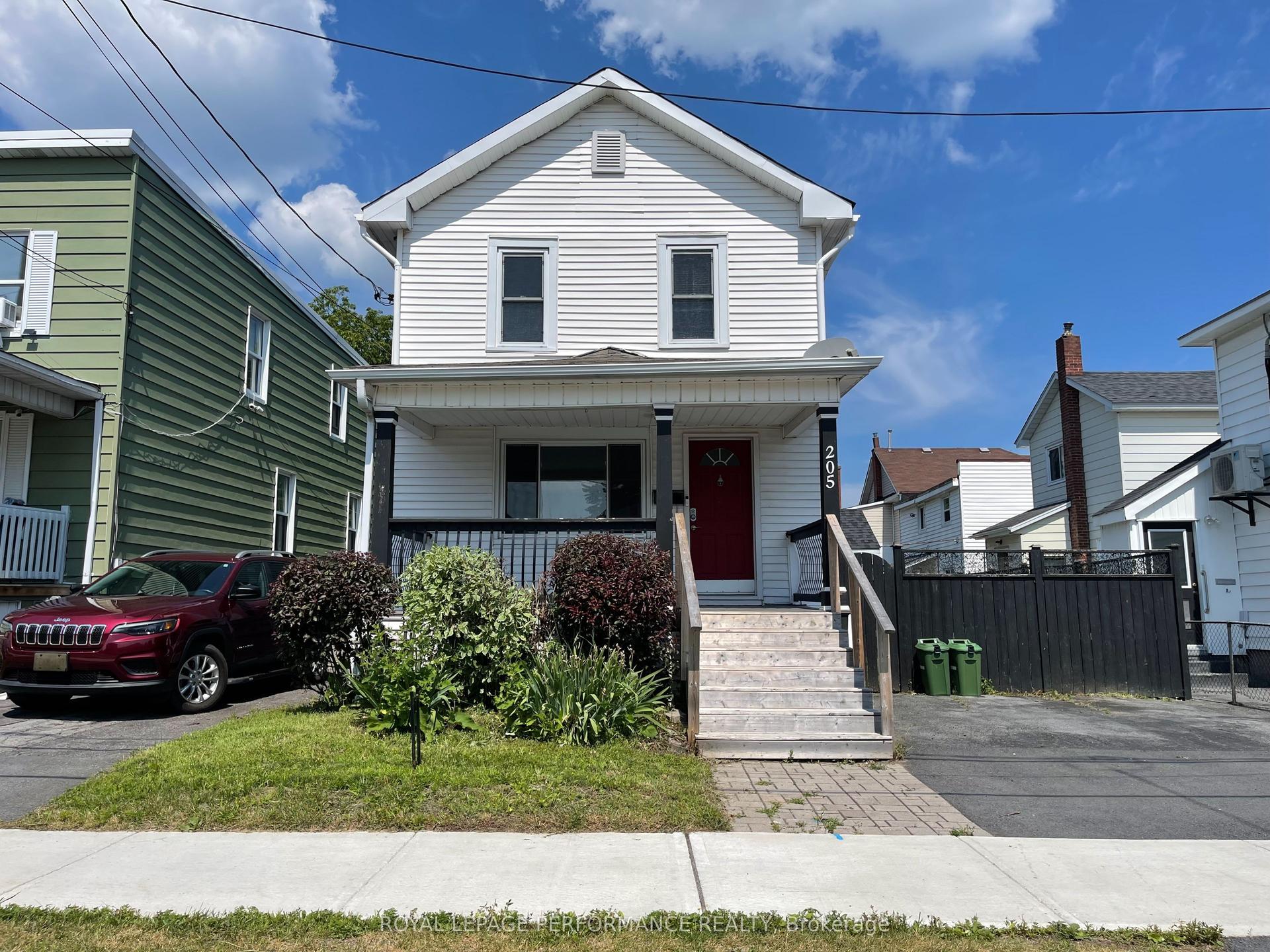 205 Guy Street, Cornwall — Detached for sale, photo 1