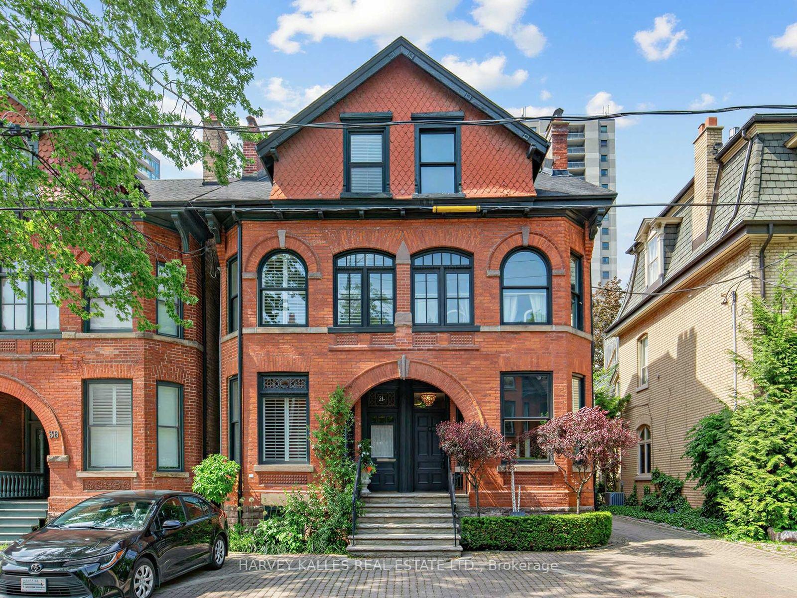 32 Bernard Avenue — photo 1