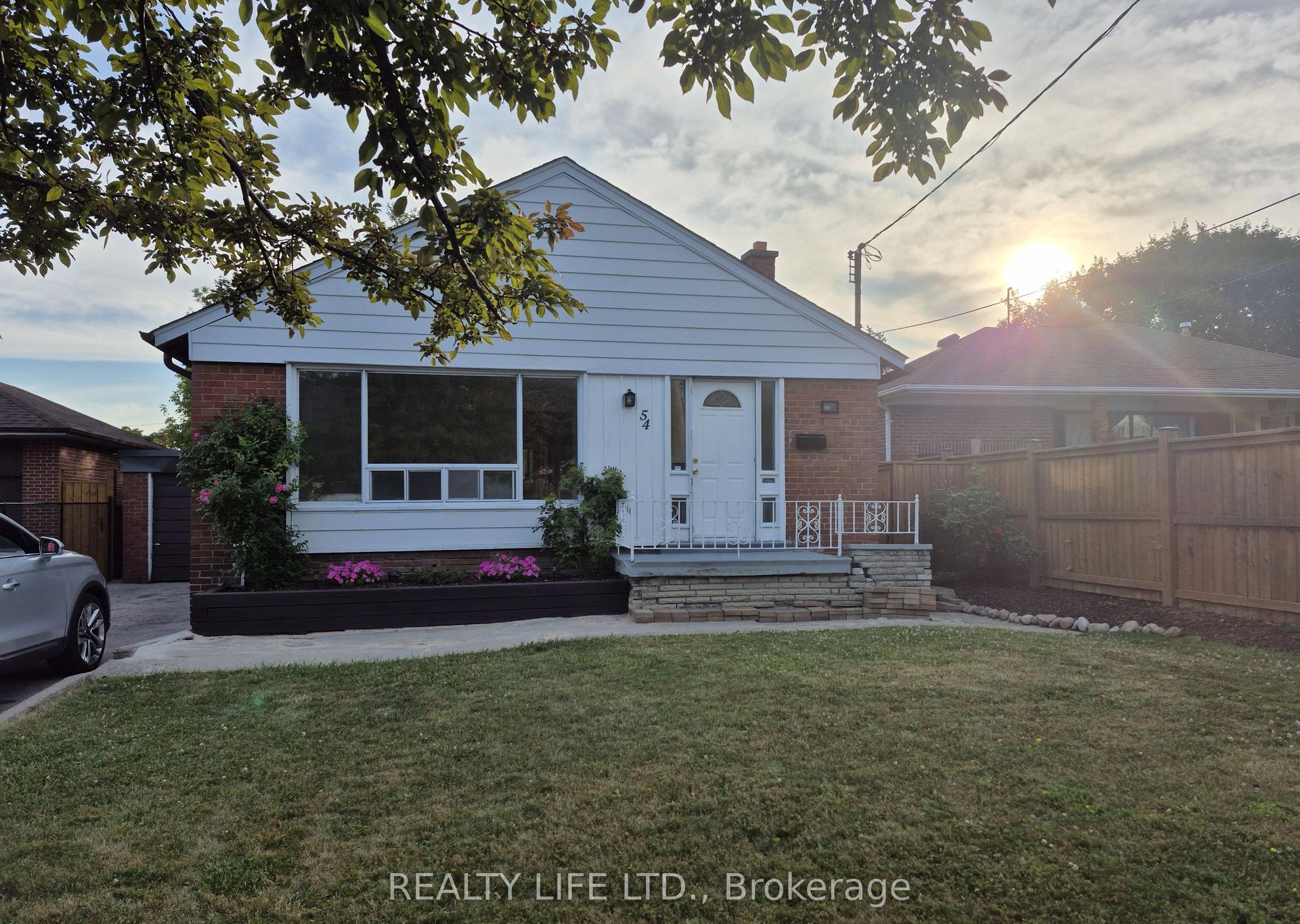 54 Garside Crescent, Toronto — Detached for sale, photo 1
