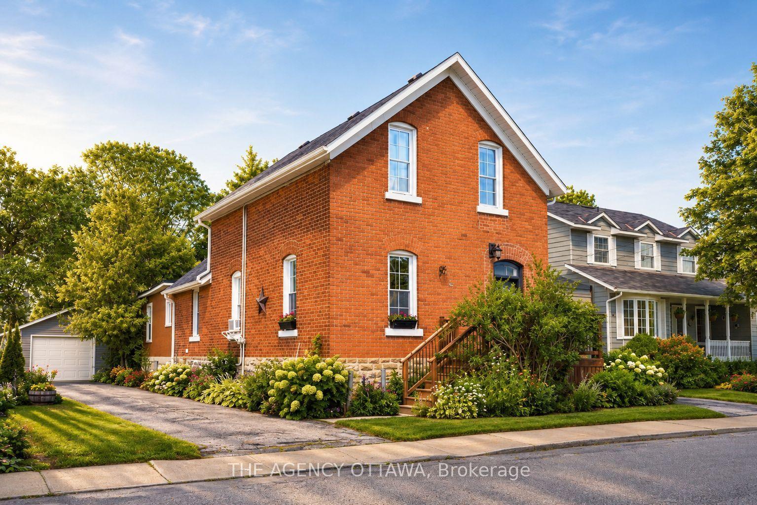 33 Napoleon Street A & B #A & B, Carleton Place — Detached for sale, photo 1