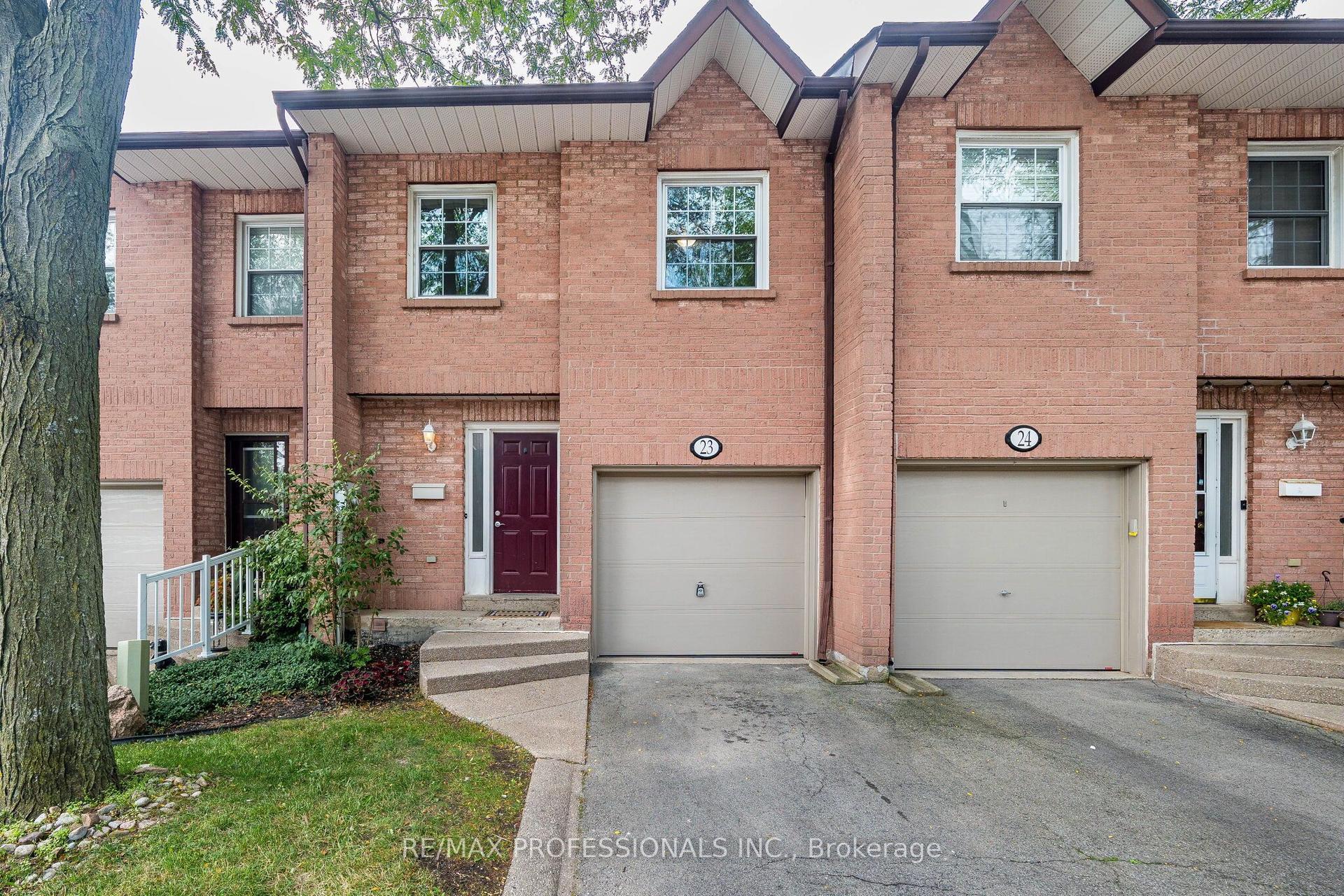 2004 Glenada Crescent 23 #23, Oakville — Condo Town for sale, photo 1