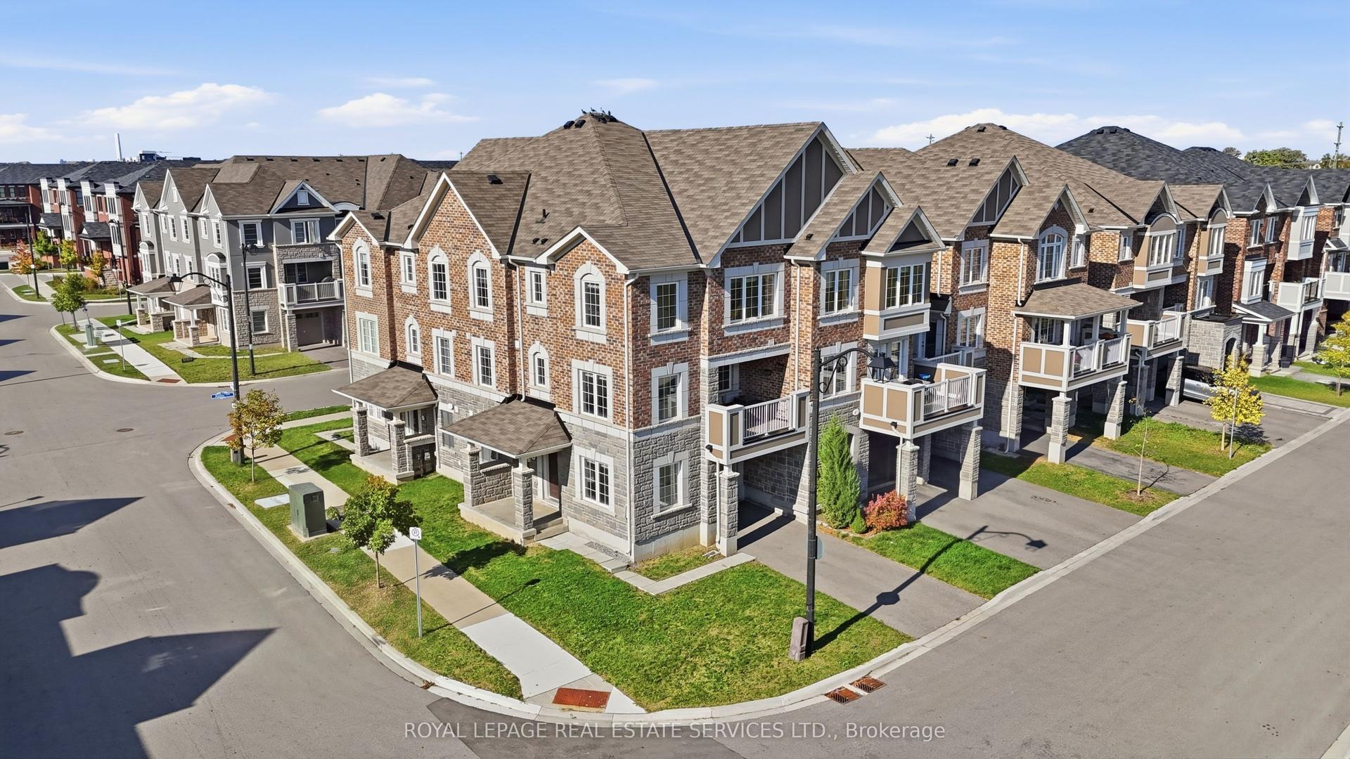 998 Balsam Court, Milton — Townhouse for sale, photo 1