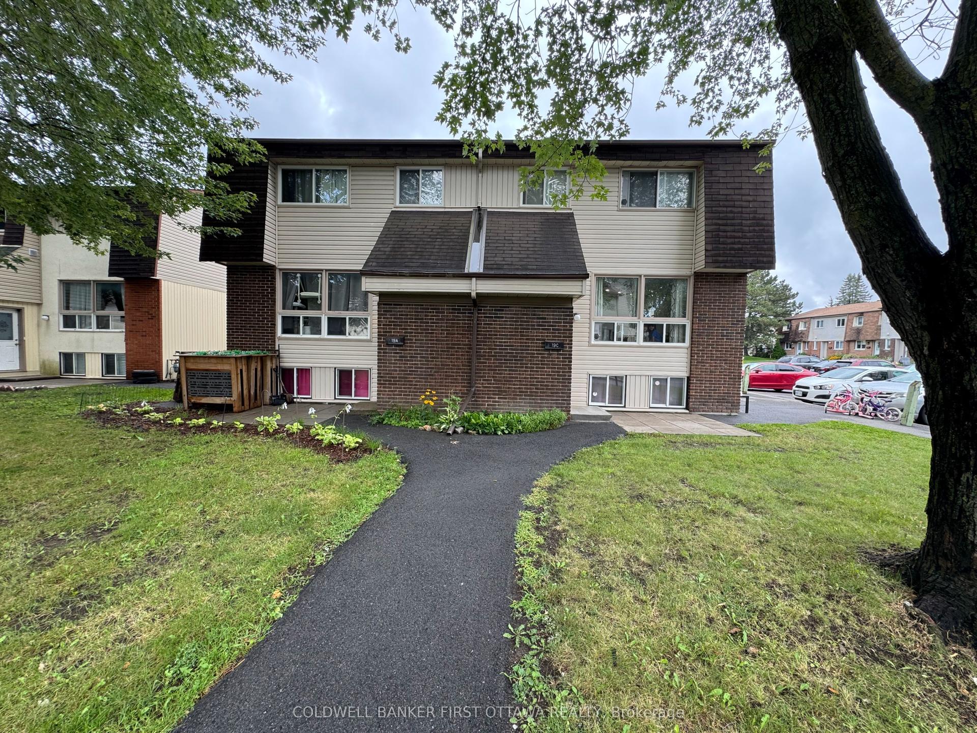 19C Sonnet Crescent 85 #85, Bells Corners and South to Fallowfield — Condo Town for sale, photo 1