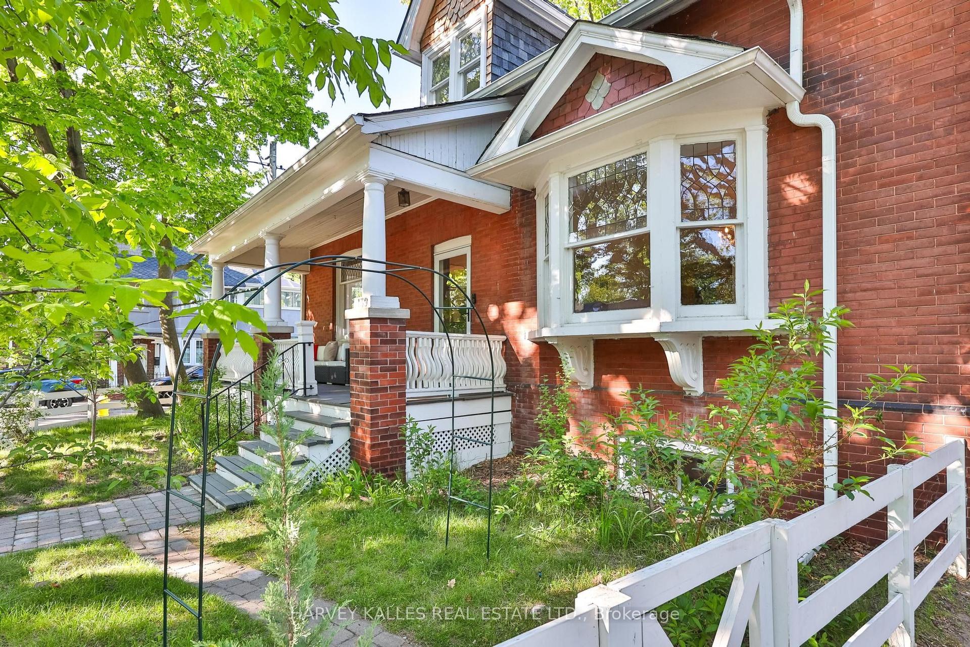 139 Hammersmith Avenue — photo 1