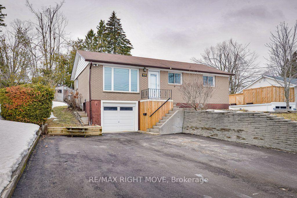 636 Mississaga Street W — photo 1