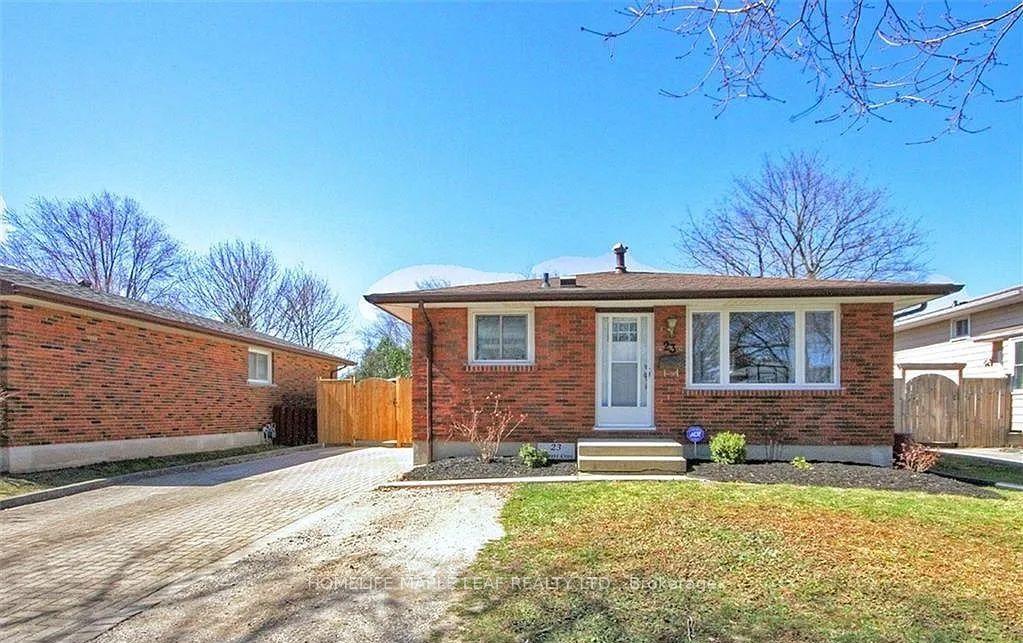 23 Barrett Crescent, London South — Detached for lease, photo 1