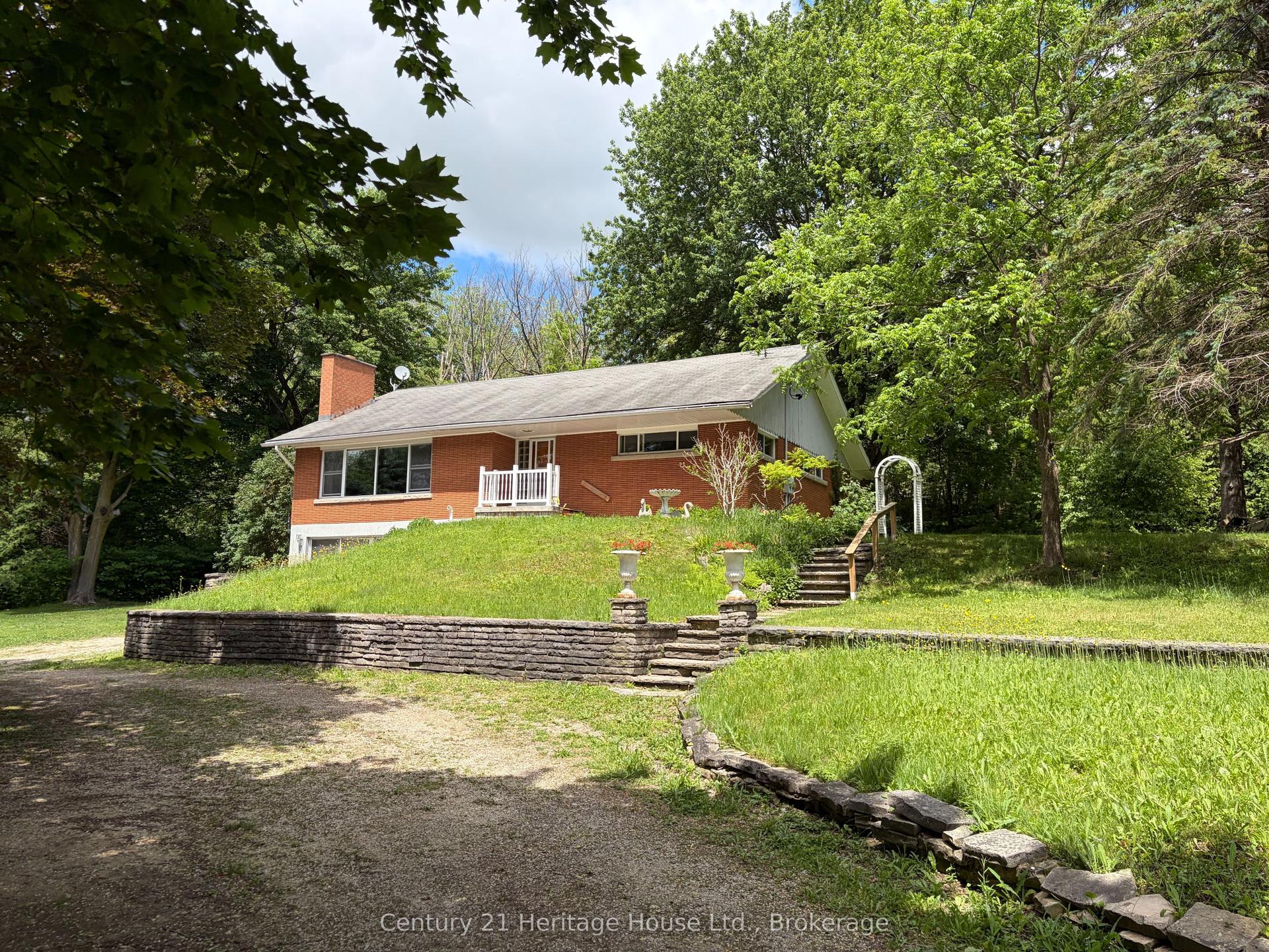 252 Durham Road W, West Grey — Detached for sale, photo 1