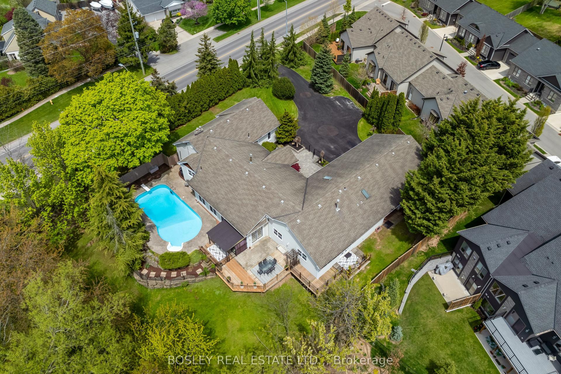 166 Lakeshore Road — photo 1