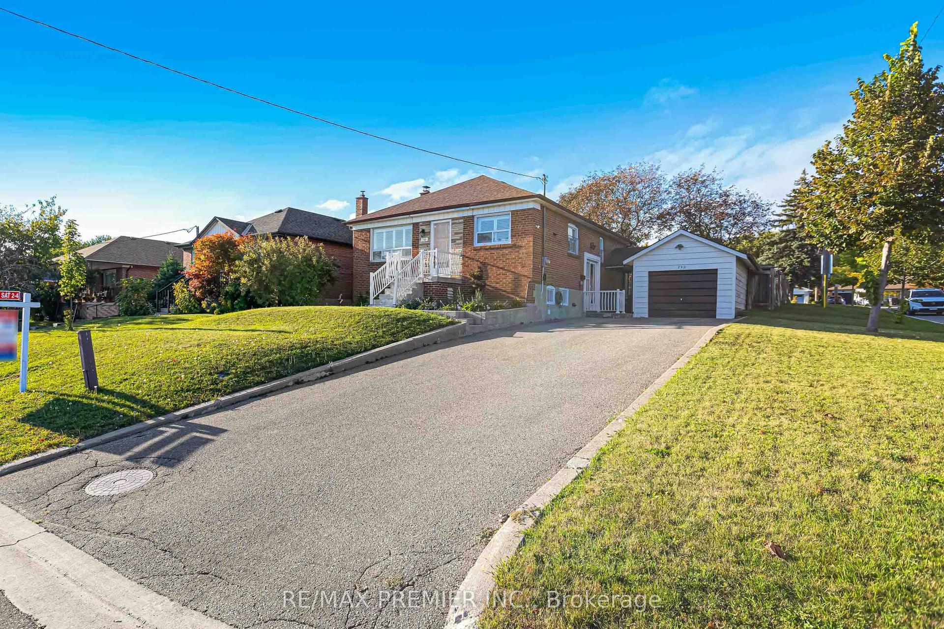 240 Calvington Drive, Toronto — Detached for sale, photo 1