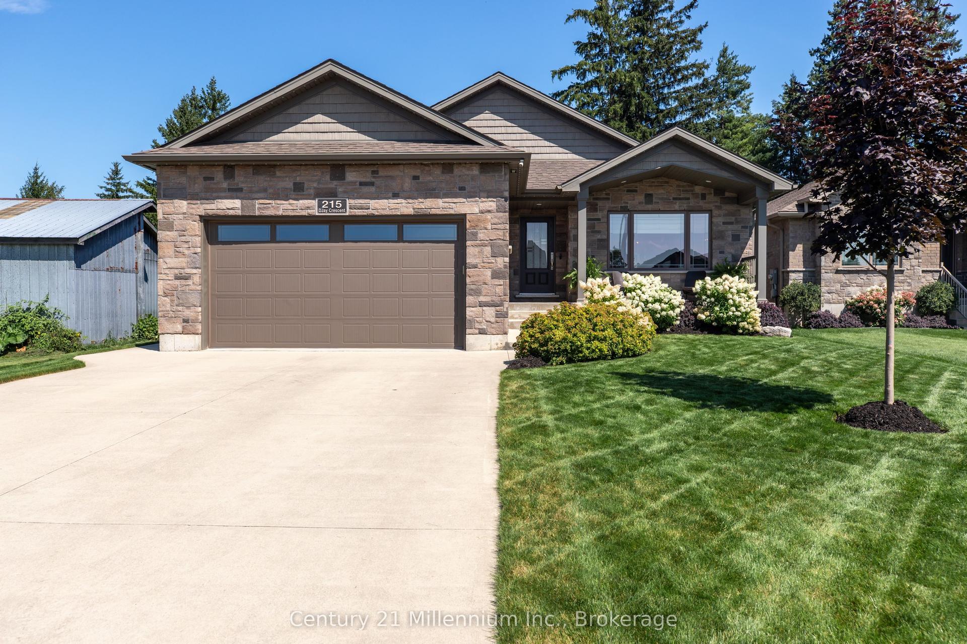 215 Djay Crescent, West Grey — Detached for sale, photo 1