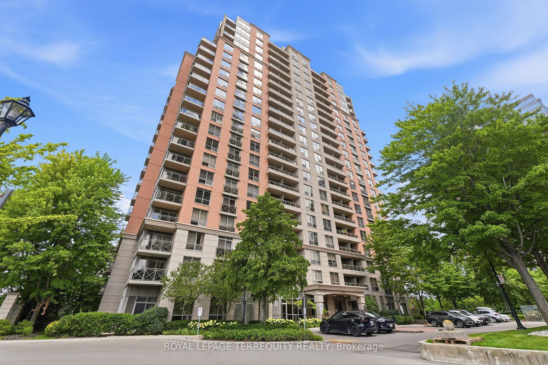 5229 Dundas Street W 405 #405, Toronto — Condo for sale, photo 1