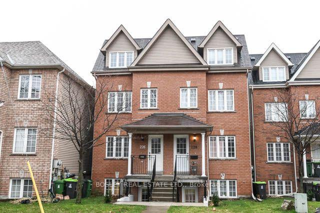 226 Wiltshire Avenue — photo 1