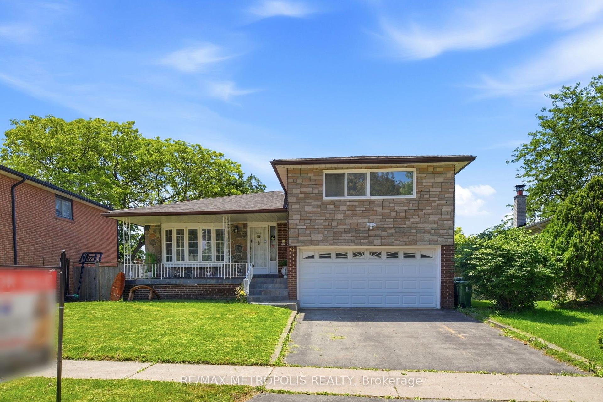 31 Langevin Crescent — photo 1