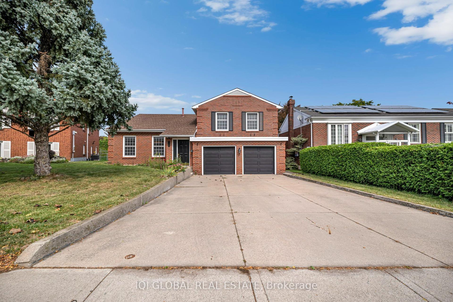 38 Leclaire Street, Hamilton — Detached for sale, photo 1