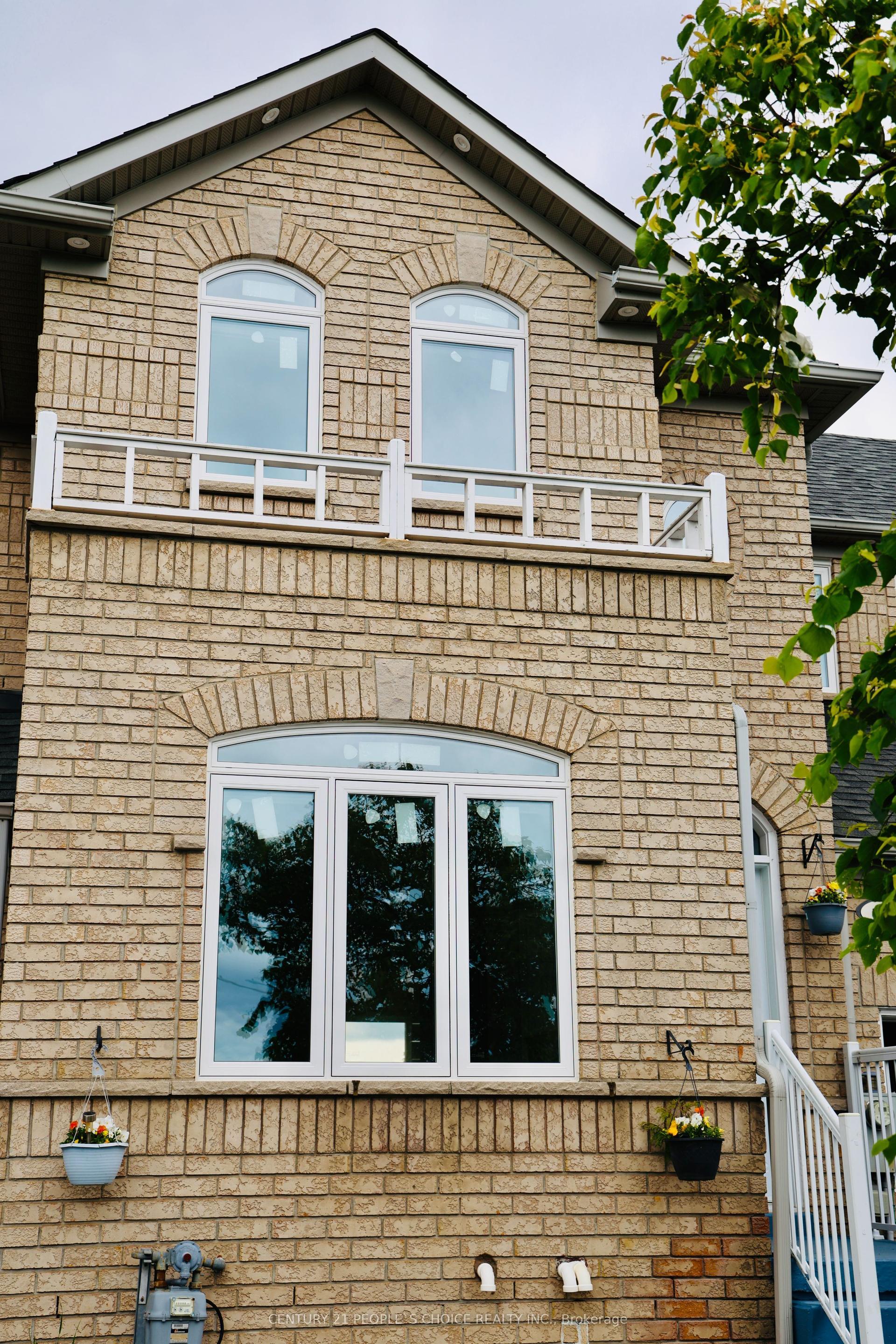 43 Beachsurf Road, Brampton — Townhouse for lease, photo 1