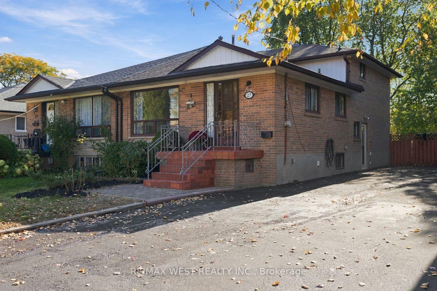 27 Gardentree Street, Toronto — Semi-Detached for sale, photo 1