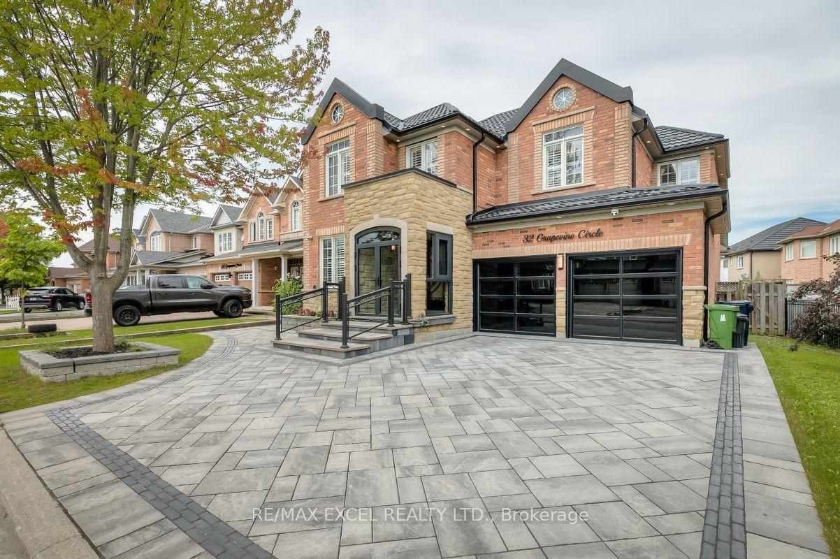 32 Grapevine Circle, Toronto — Detached for sale, photo 1