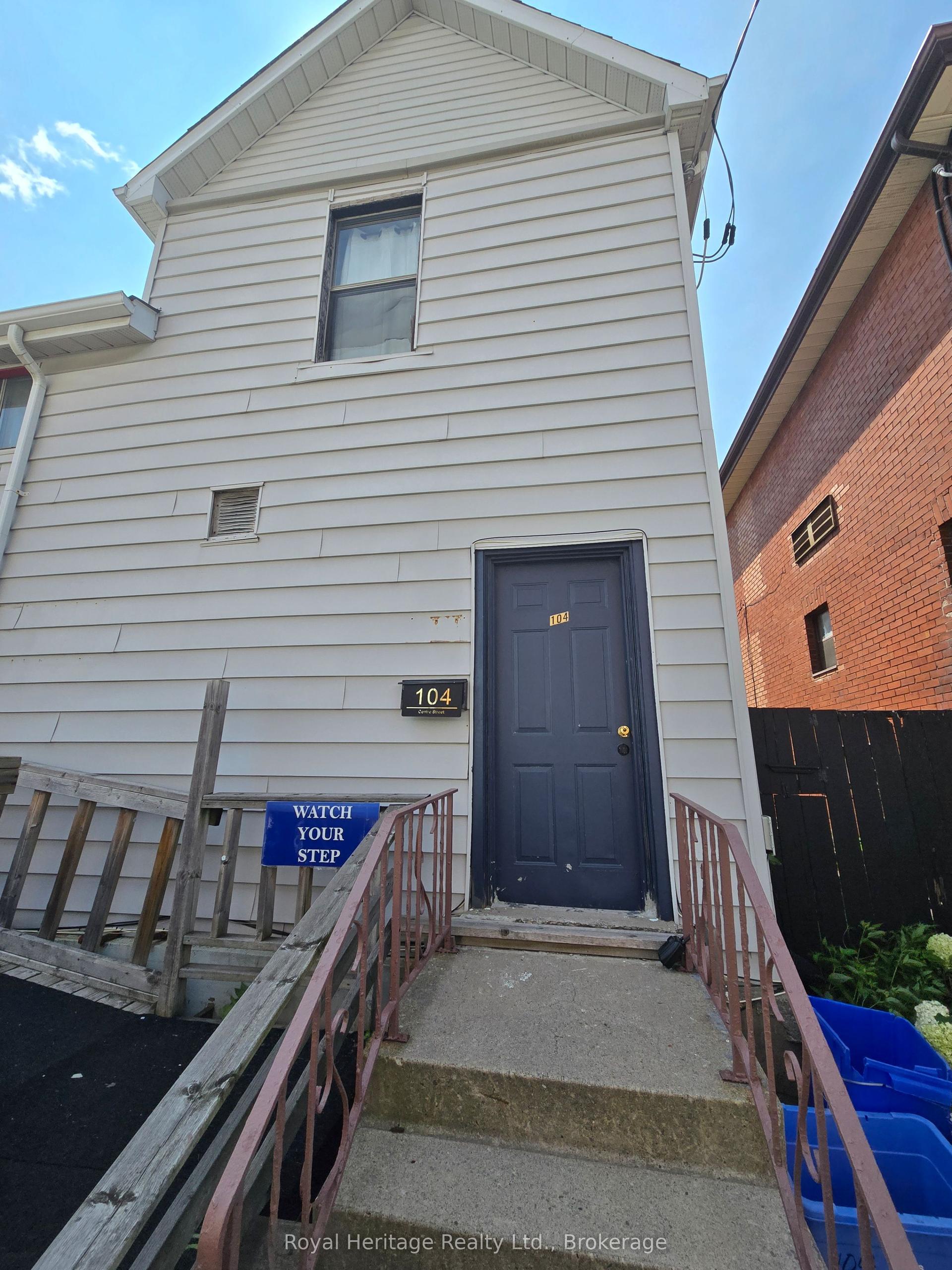 104 Centre Street N, Oshawa — Detached for lease, photo 1