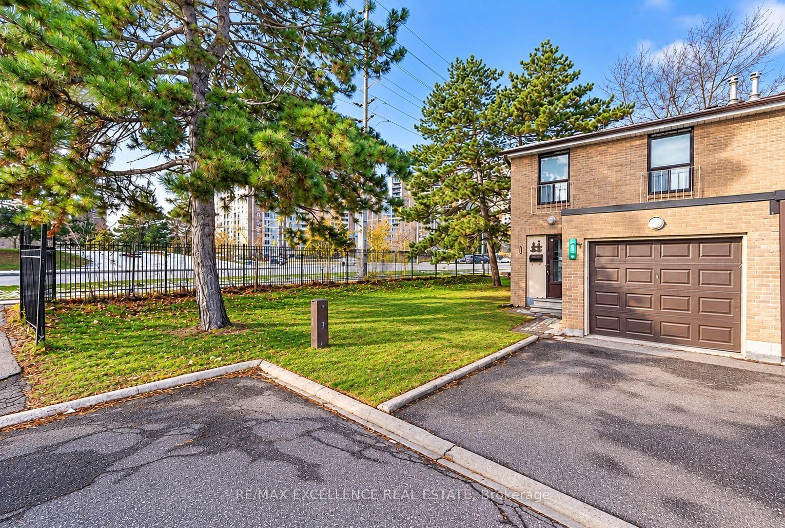88 Fleetwood Crescent, Brampton — Condo Town for sale, photo 1
