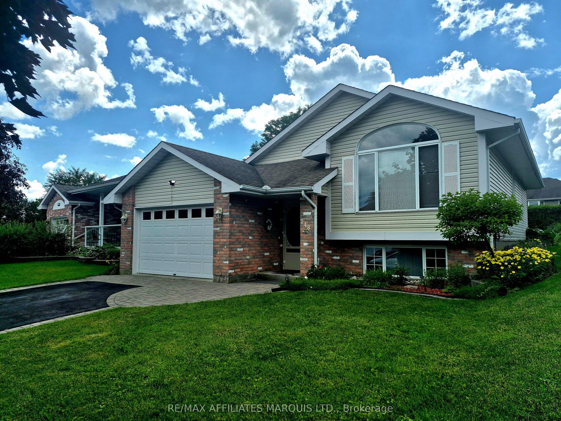 248 Northwoods Crescent — photo 1
