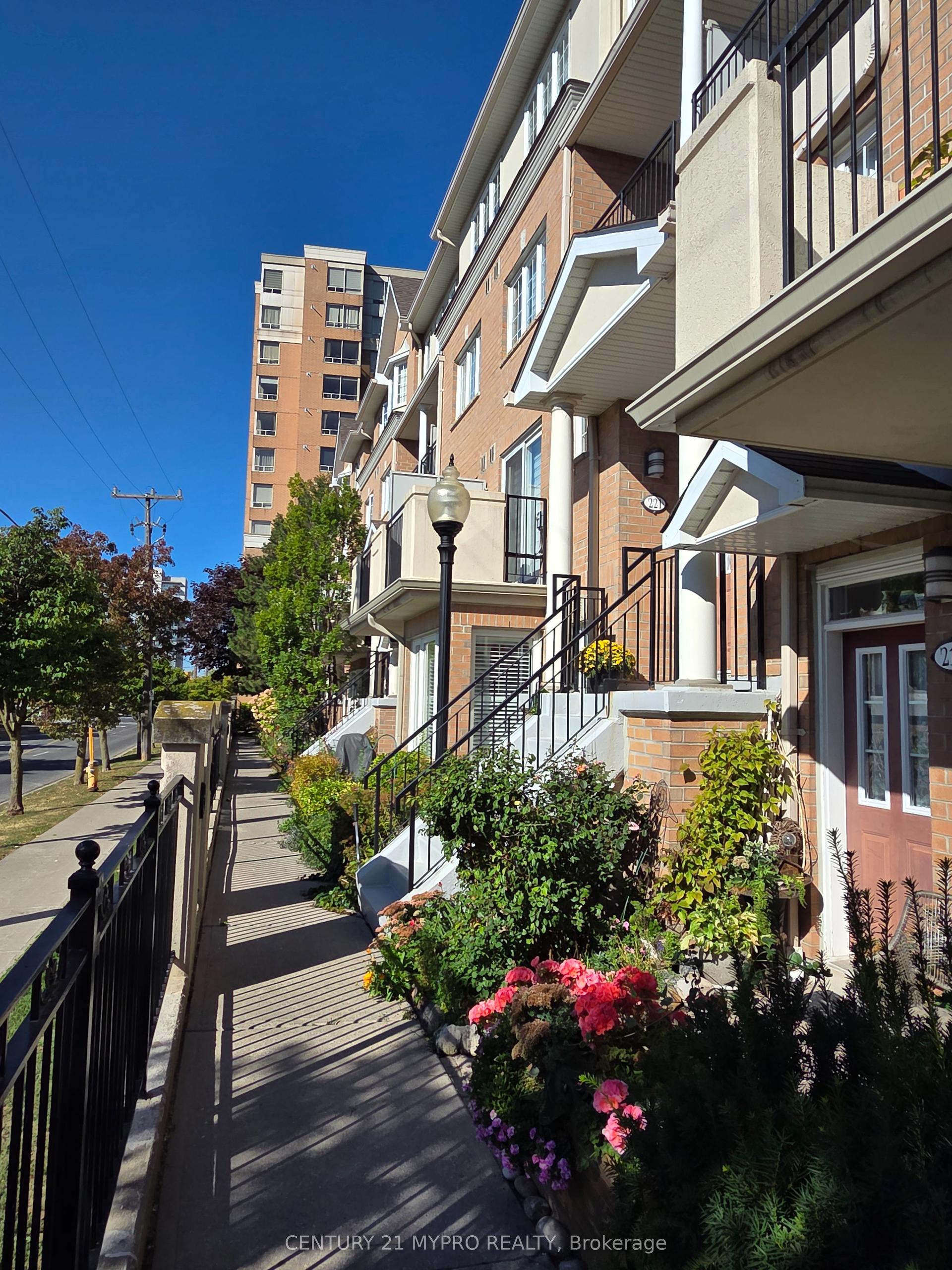221 Grandview Way, Toronto — Condo Town for sale, photo 1