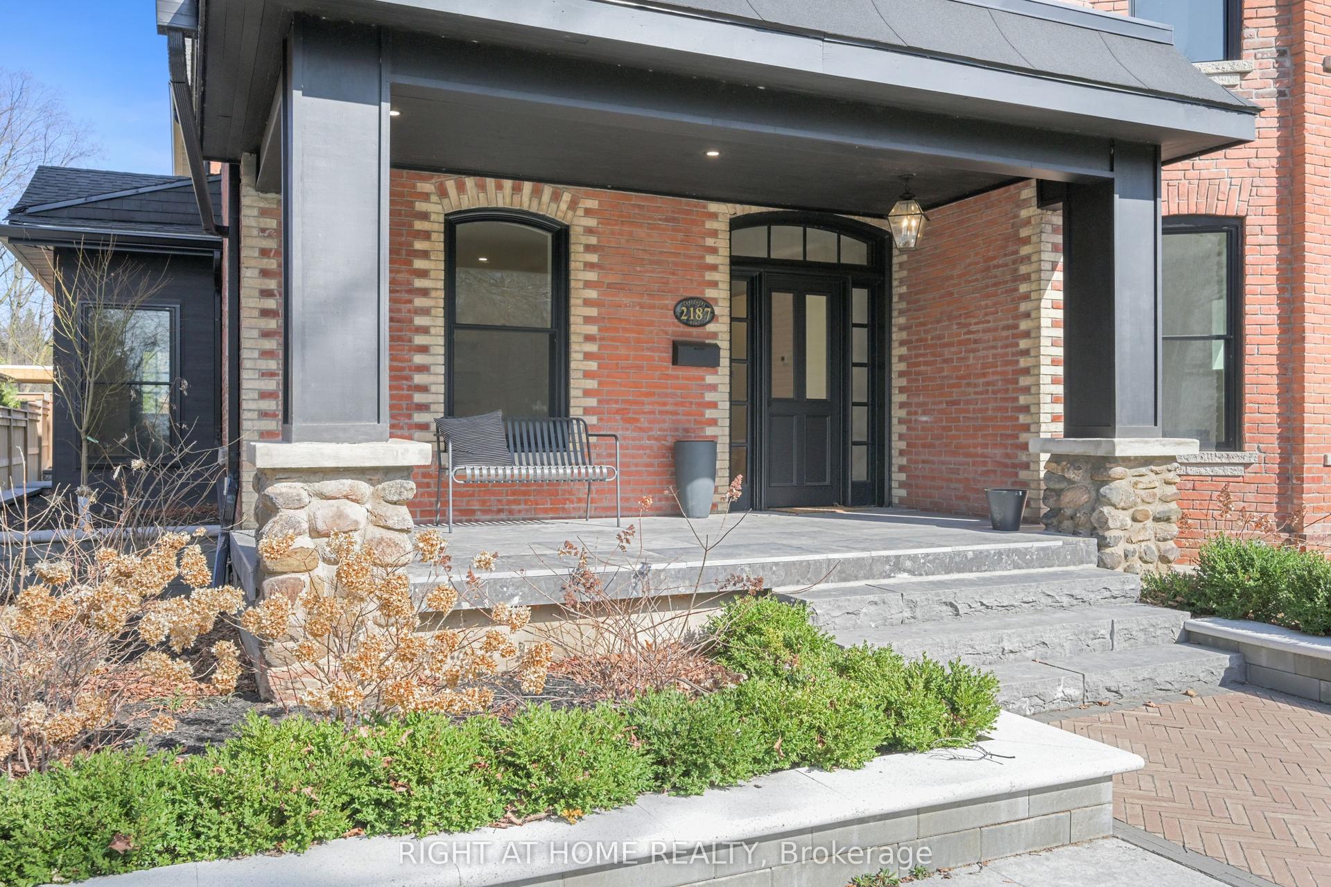 2187 Lakeshore Road — photo 1