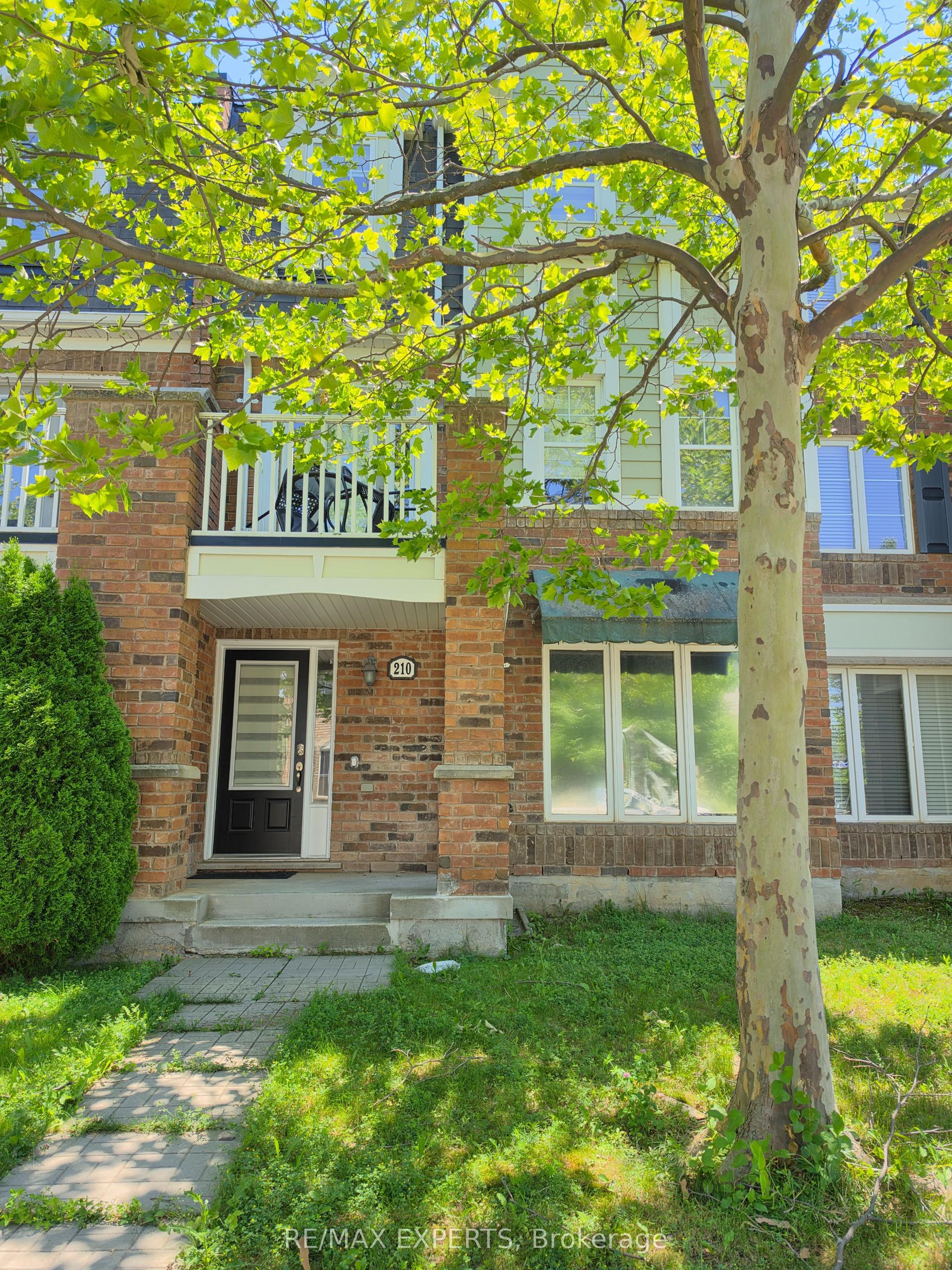210 Magurn Gate, Milton — Townhouse for lease, photo 1