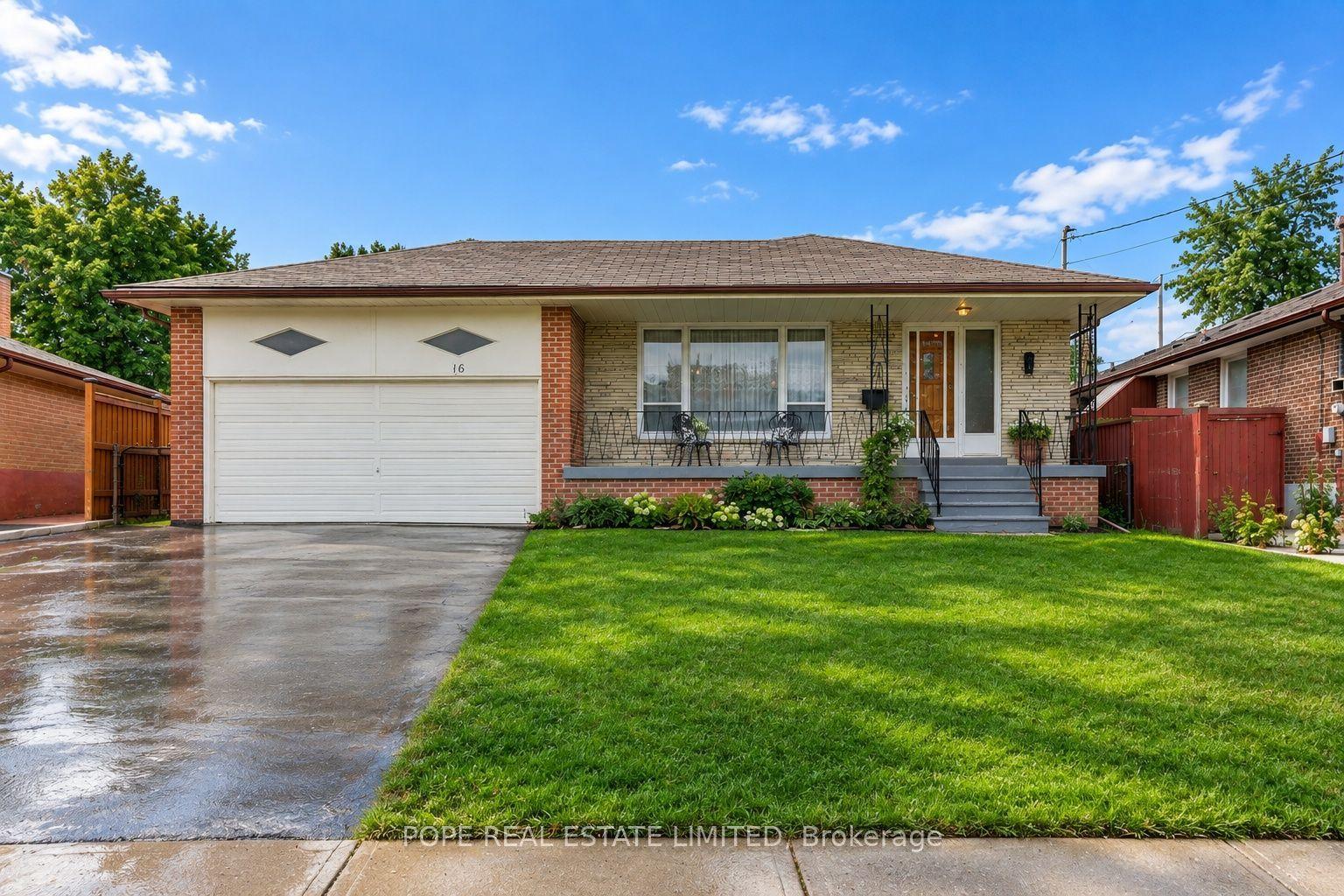 16 Pipestone Place, Toronto — Detached for sale, photo 1