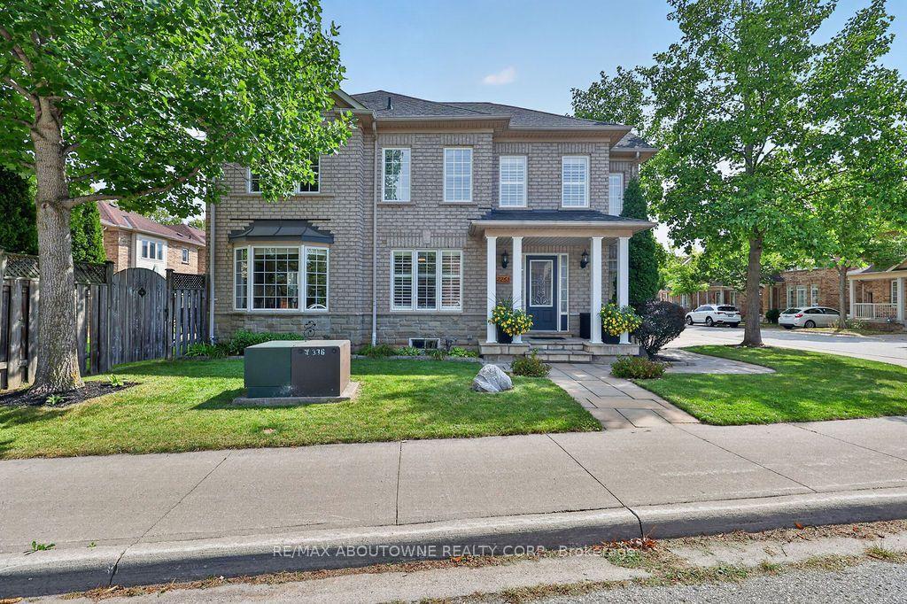 2261 Seton Crescent, Burlington — Townhouse for sale, photo 1