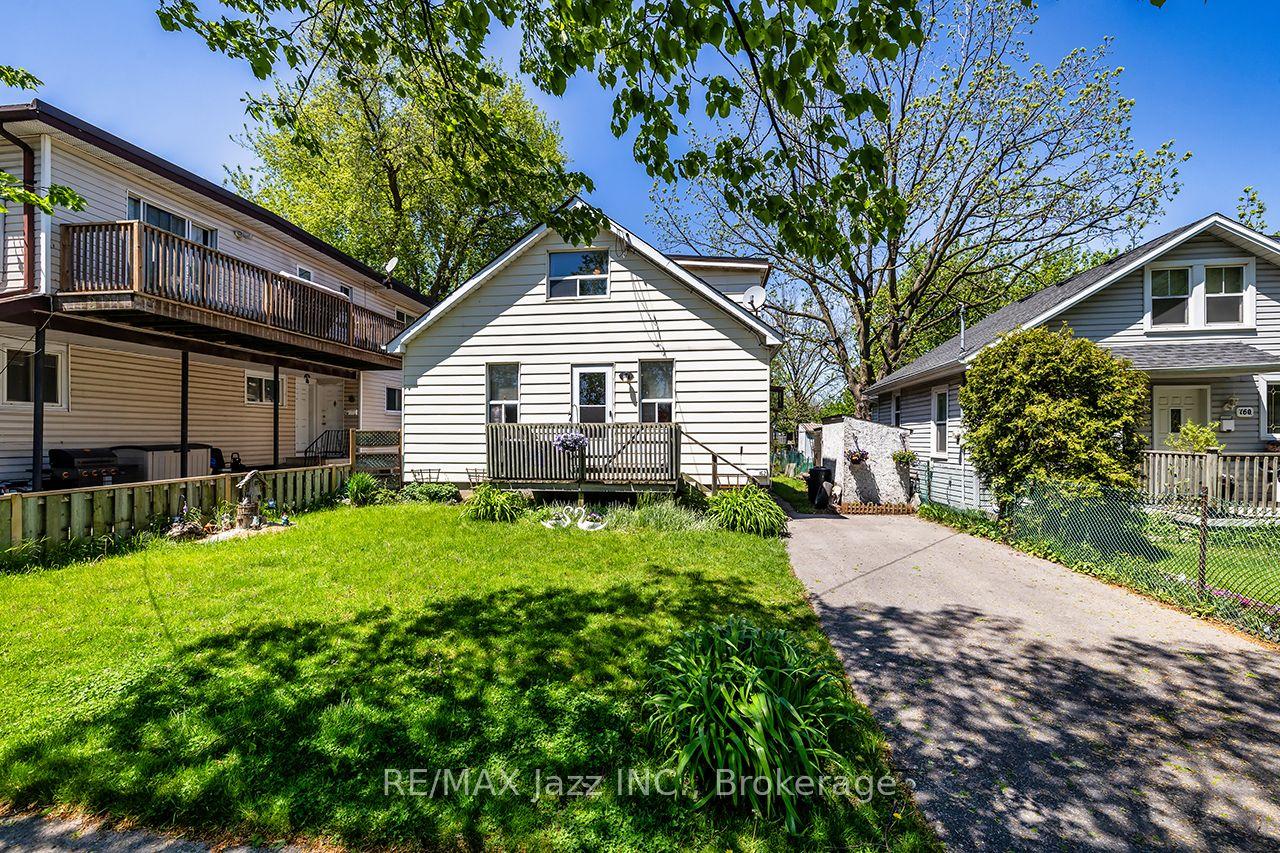162 College Avenue — photo 1