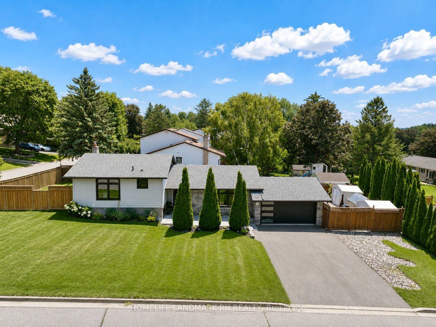 824 Grace Street, Newmarket — Detached for sale, photo 1