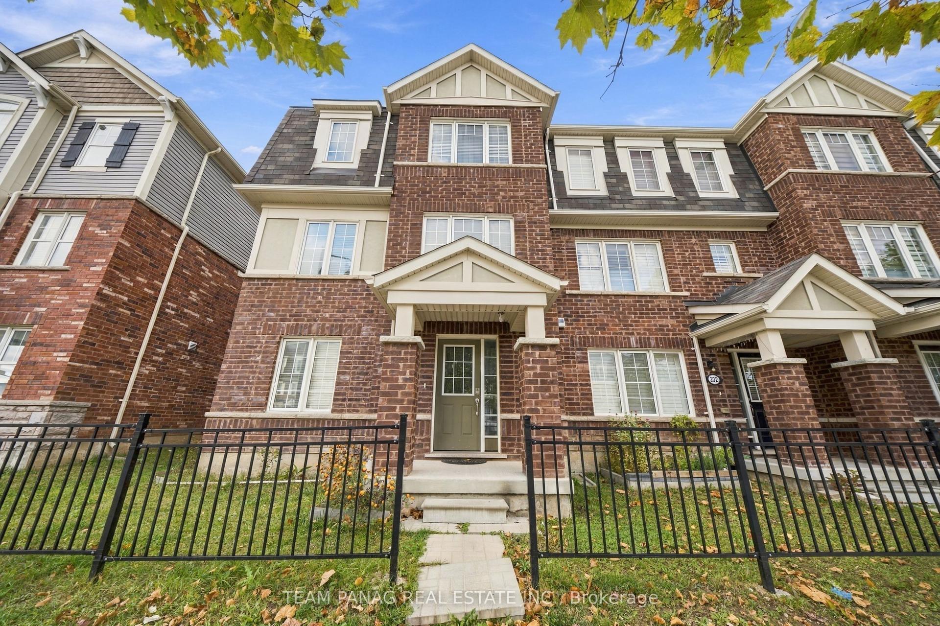 230 Remembrance Road, Brampton — Townhouse for sale, photo 1