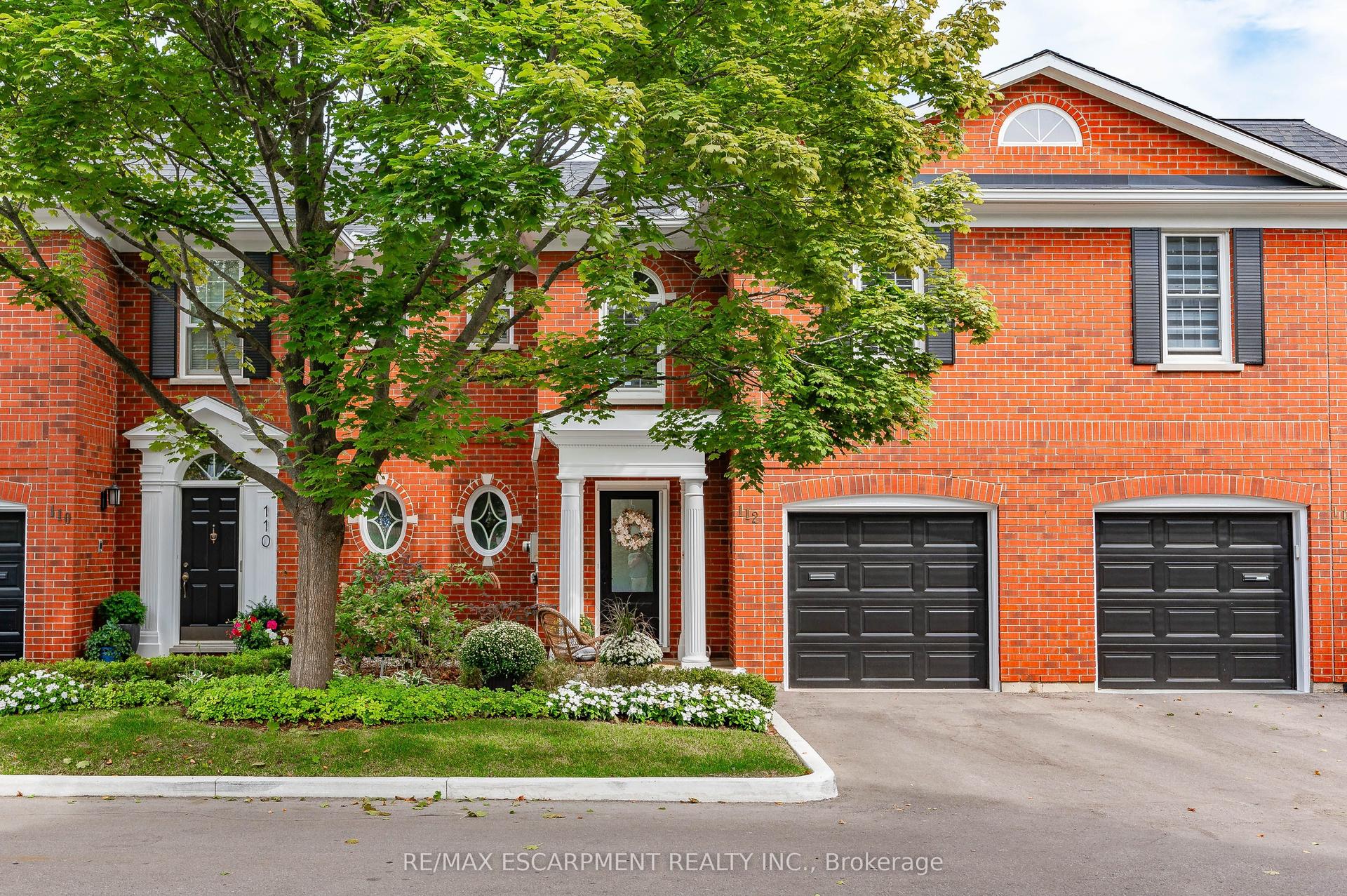 112 Fairwood Place W, Burlington — Townhouse for sale, photo 1