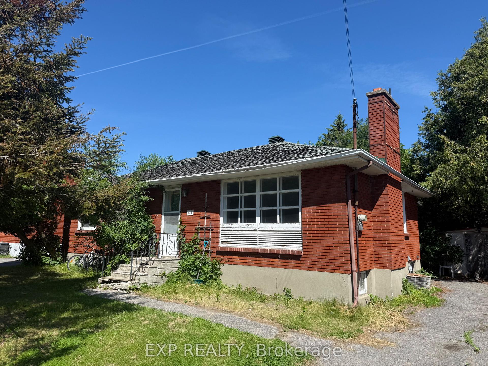 135 OAKRIDGE Boulevard — photo 1