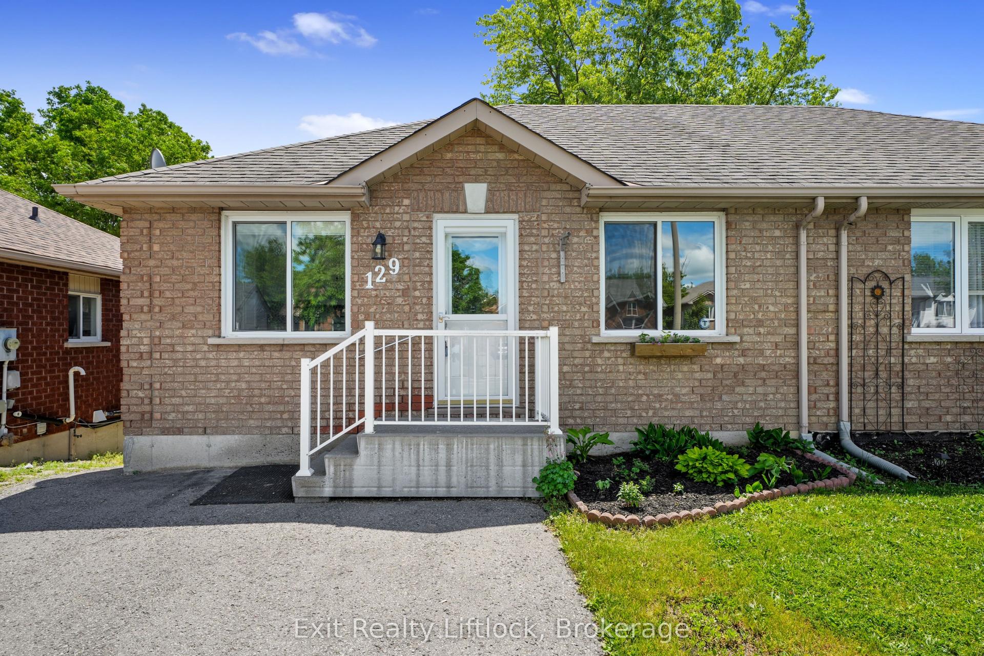 129 Towerhill Road — photo 1