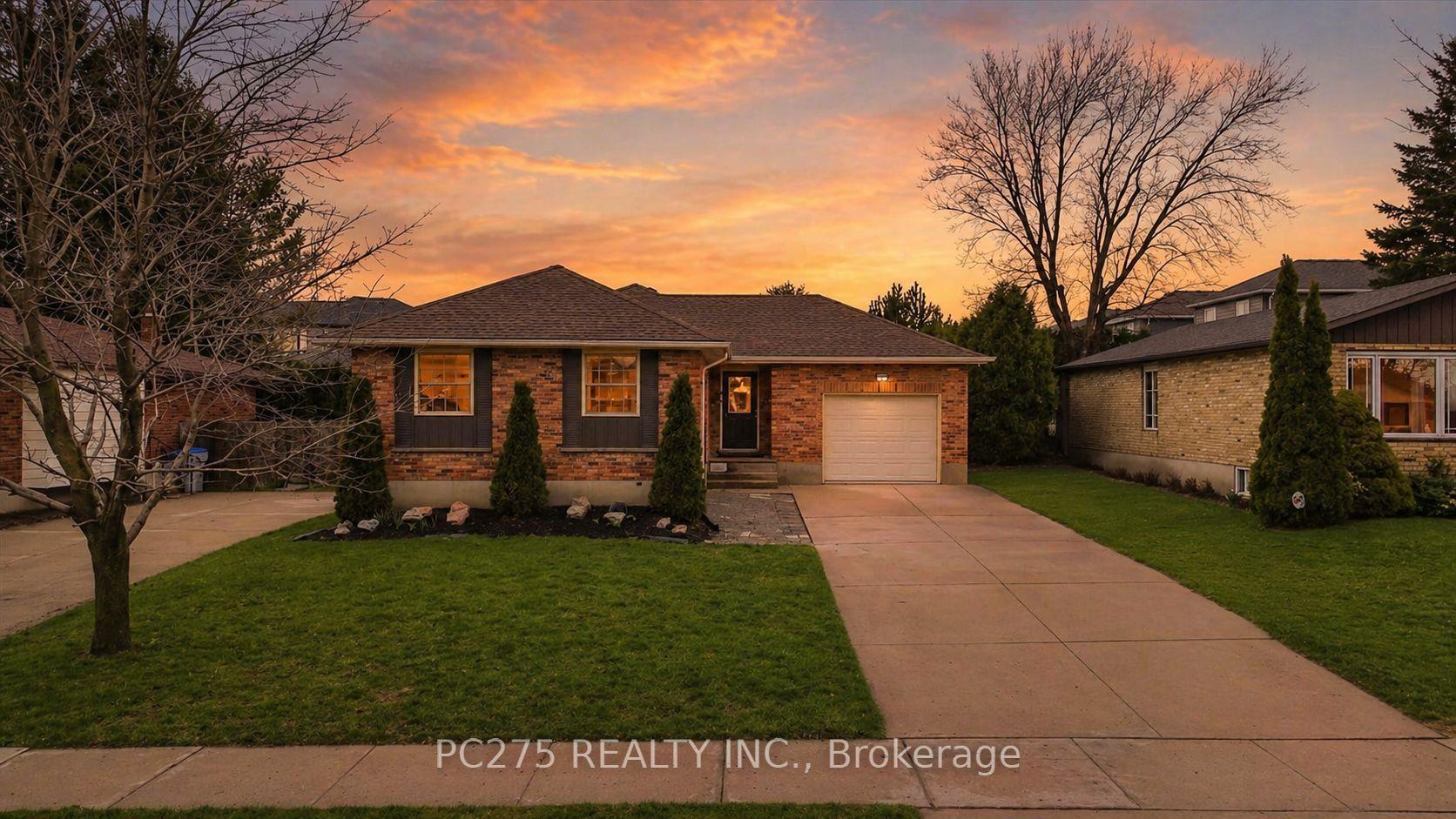 105 Gibson Crescent — photo 1