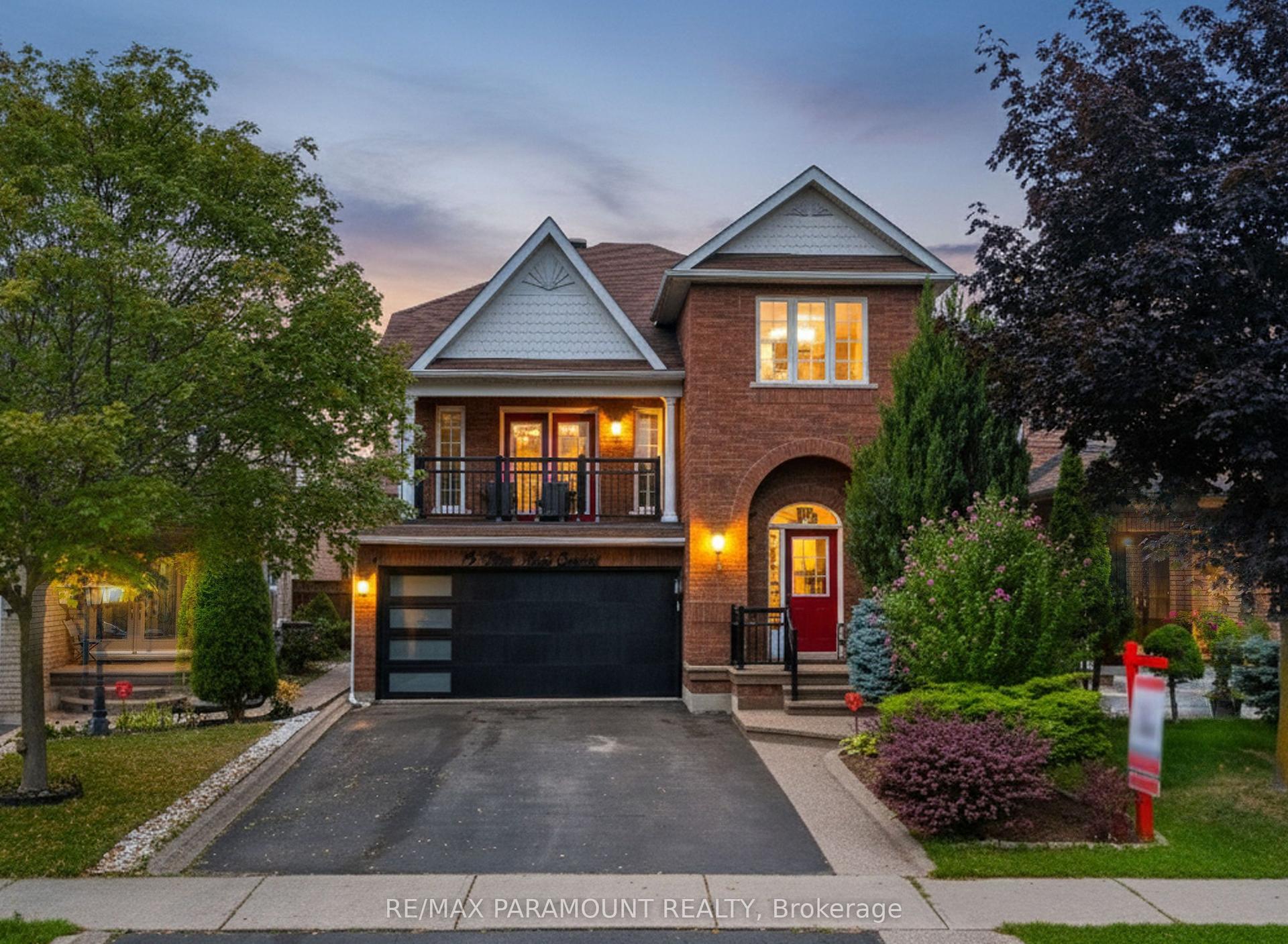 19 River Rock Crescent — photo 1