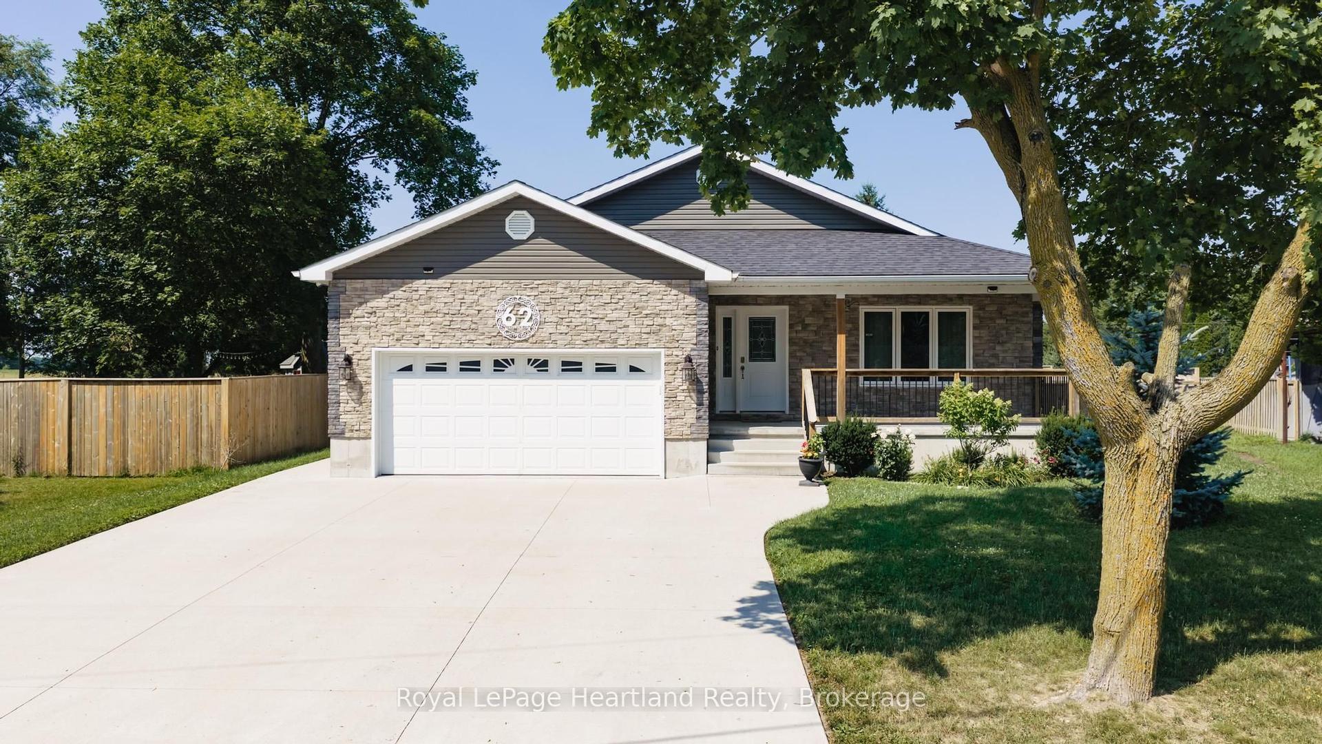 62 Victoria Boulevard, Huron East — Detached for sale, photo 1