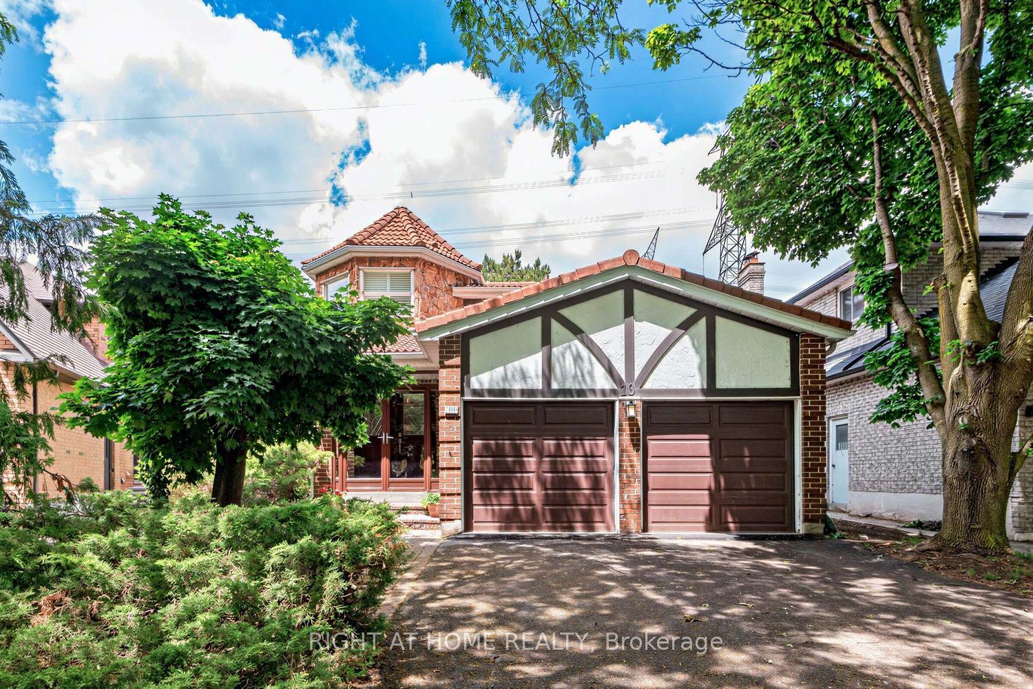 10 Parklawn Crescent — photo 1