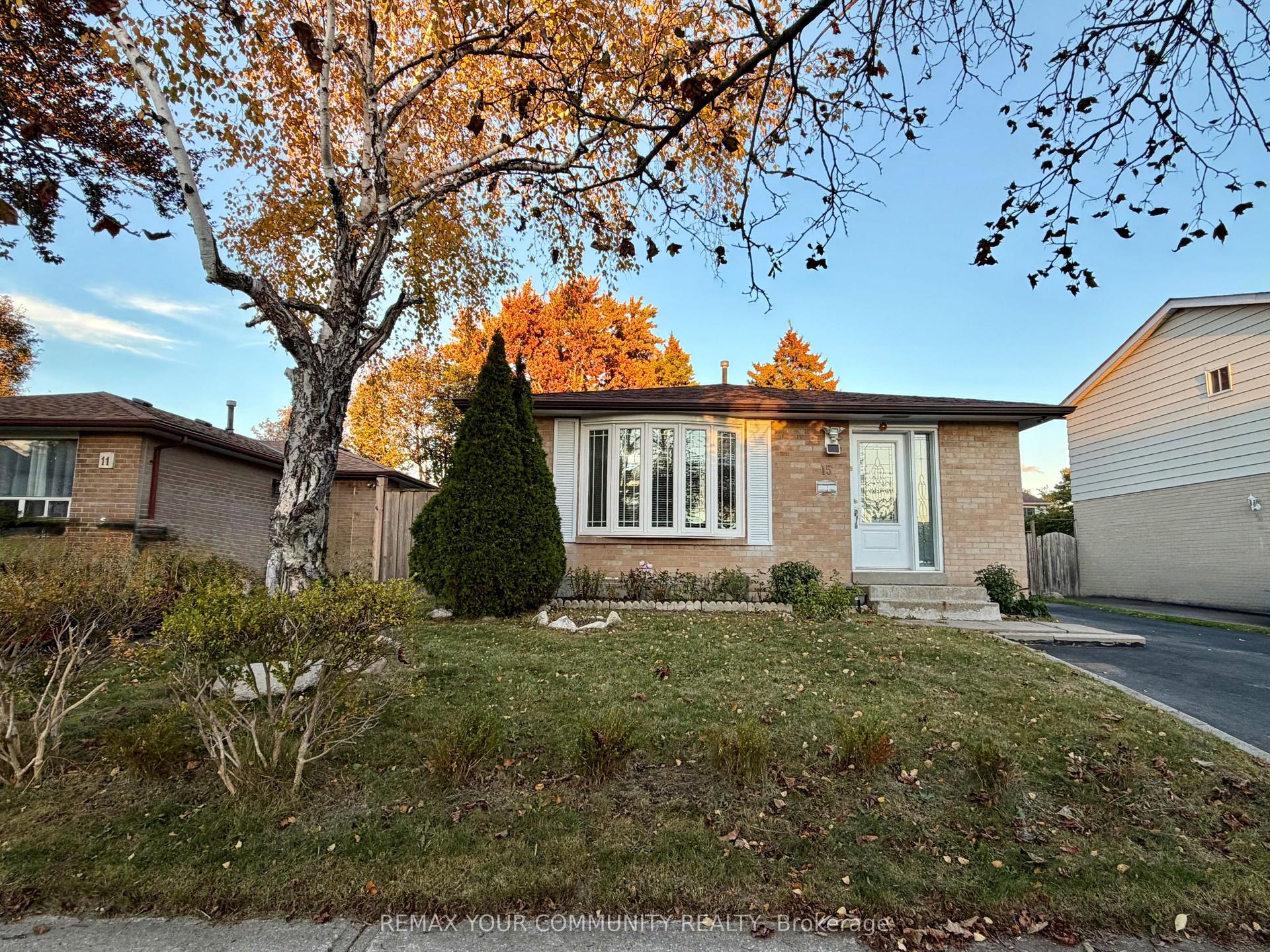 15 Hutcherson Square, Toronto — Detached for lease, photo 1