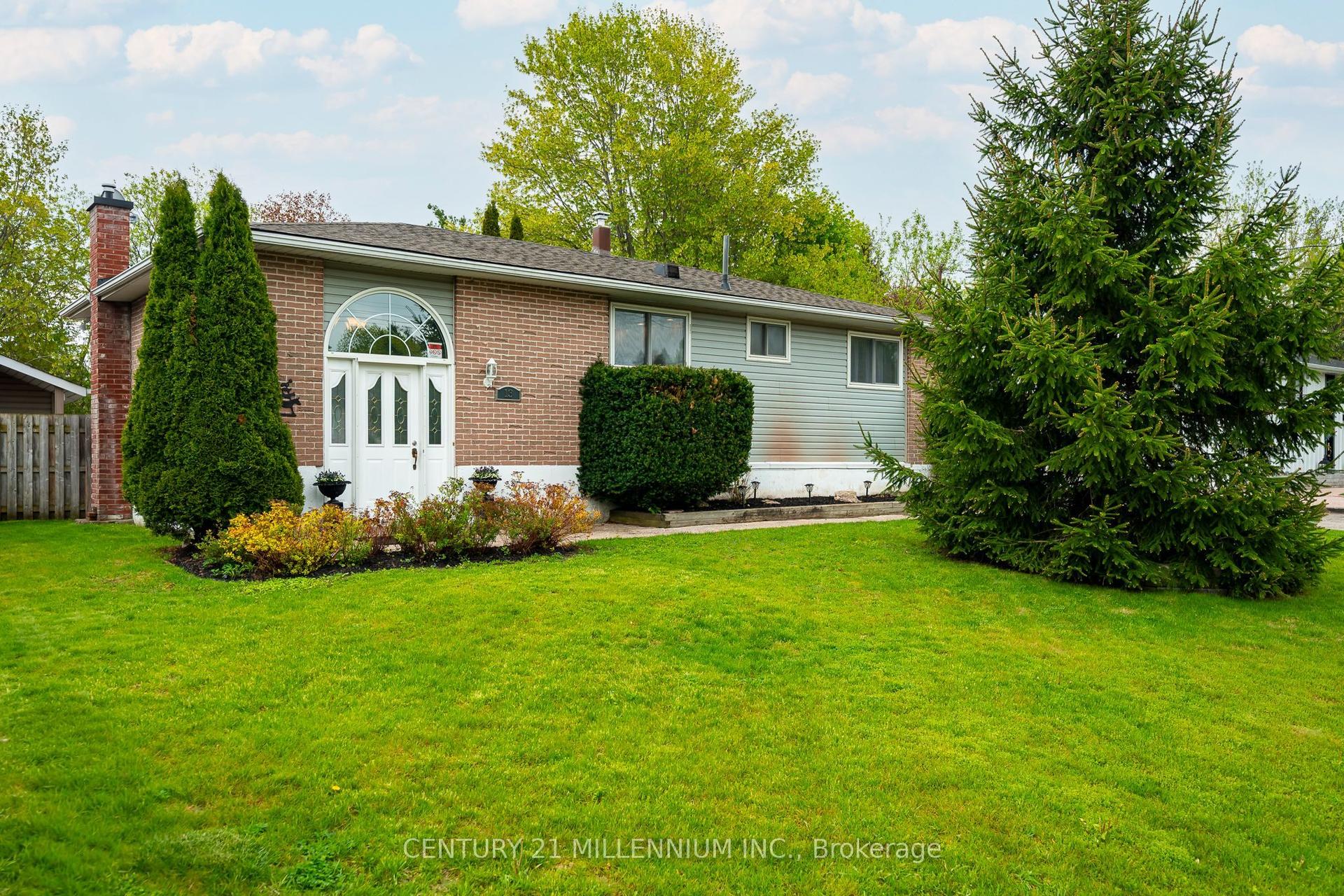 13 Ellen Crescent — photo 1